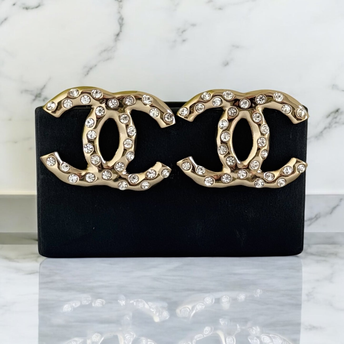 CHANEL CC Gold Bigger Pre-Owned Earrings S24 Italy - My Mama Found What