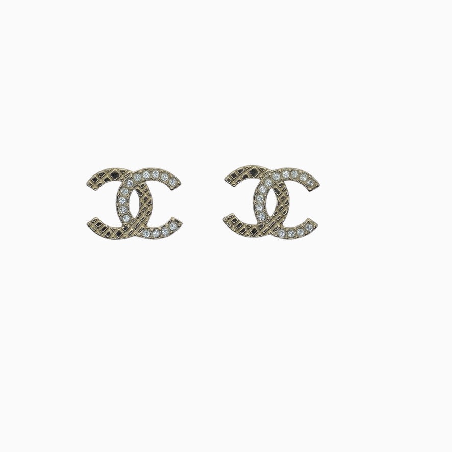 CHANEL Gold CC crystals & texture Pre-Owned Earrings - My Mama Found What