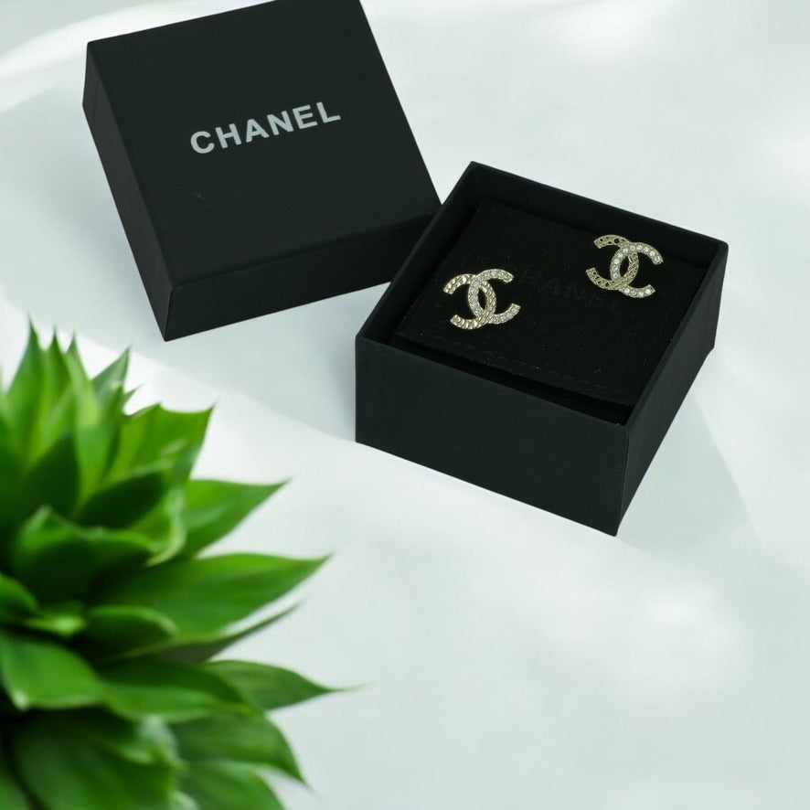 CHANEL Gold CC crystals & texture Pre-Owned Earrings - My Mama Found What