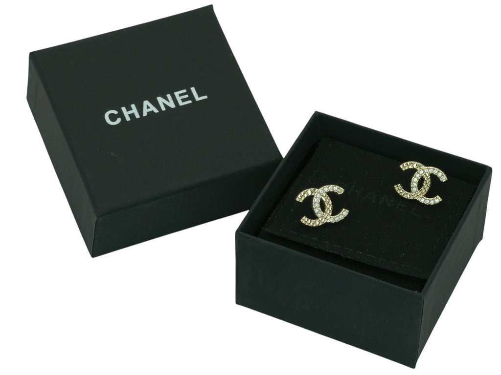 CHANEL Gold CC crystals & texture Pre-Owned Earrings - My Mama Found What