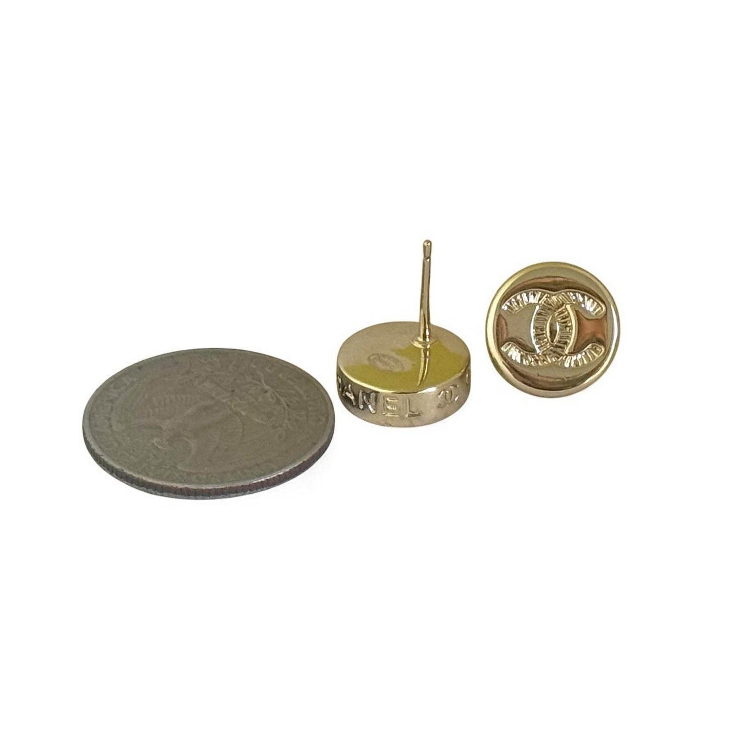 CHANEL CC Gold w/ engraved CC Round Pre-Owned Earrings - My Mama Found What