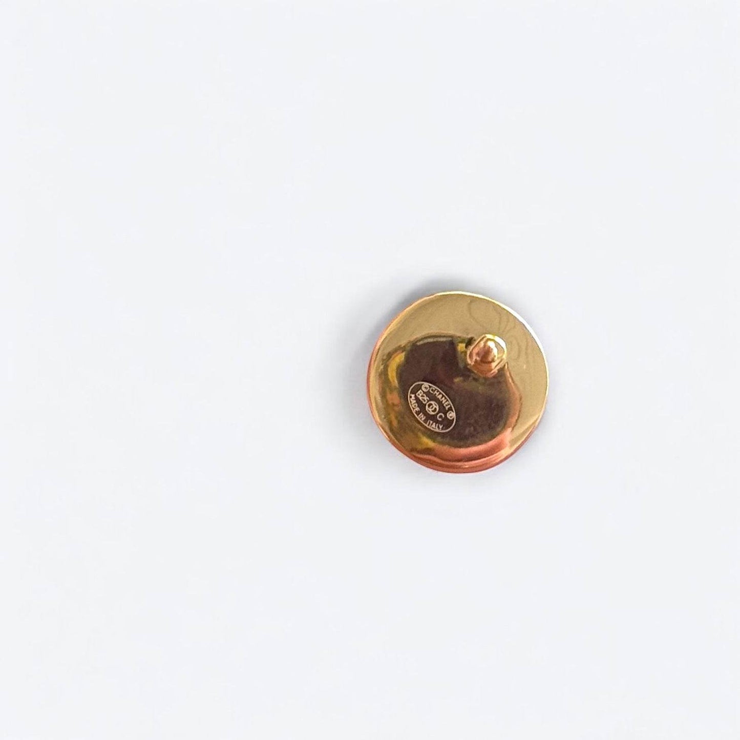 CHANEL CC Gold w/ engraved CC Round Pre-Owned Earrings - My Mama Found What
