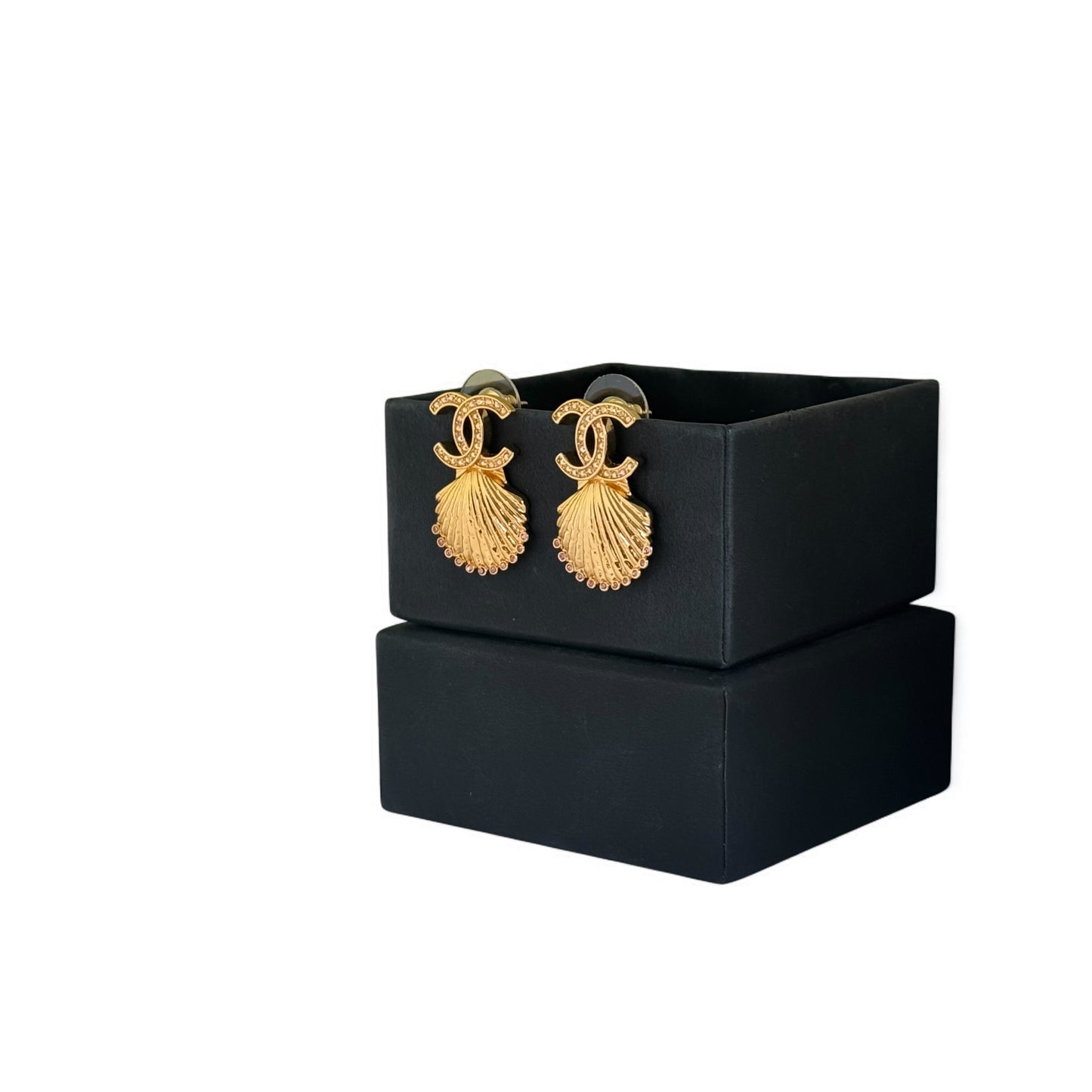 CHANEL Strass /Gold CC shell earrings w/ pink crystals Pre-Owned - My Mama Found What