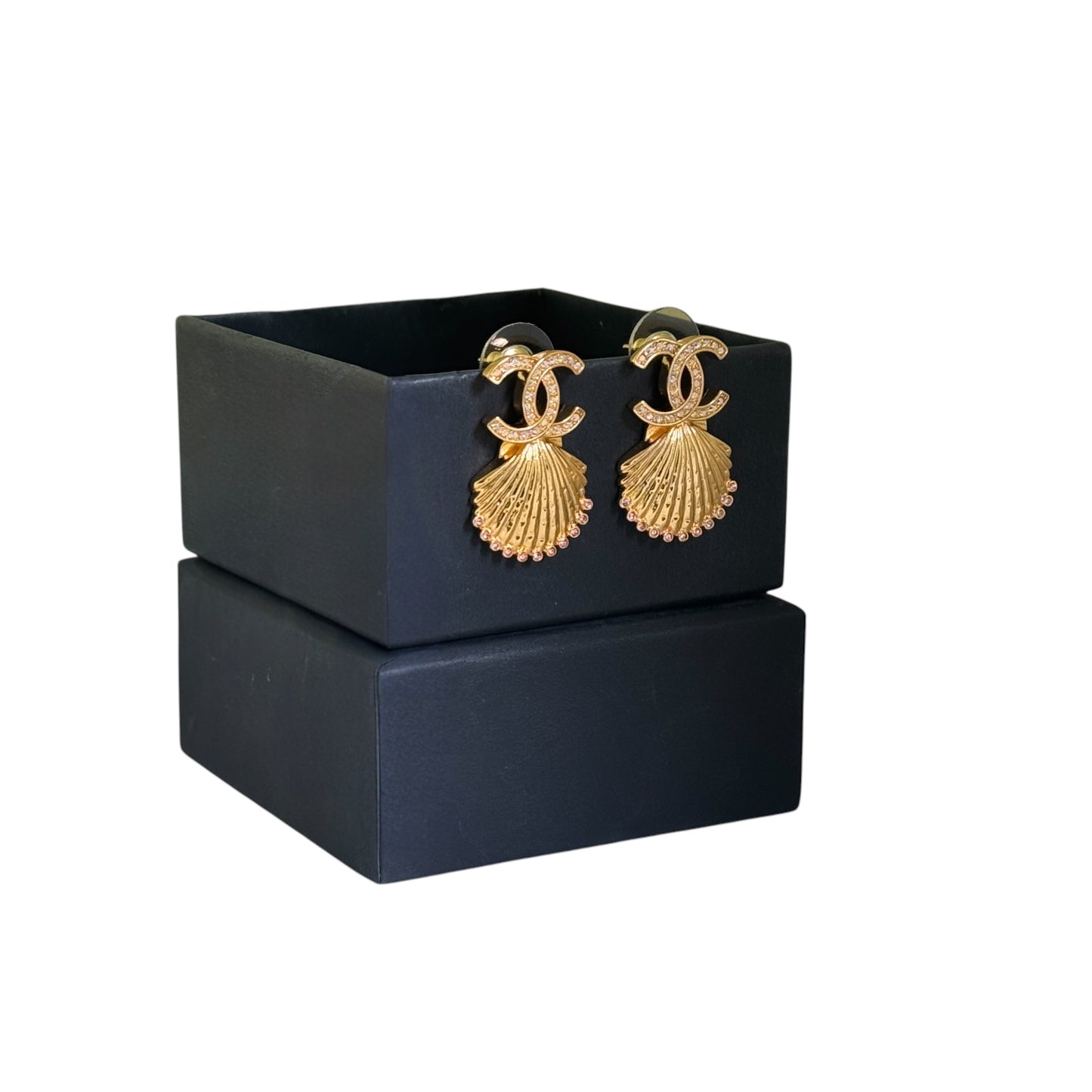 CHANEL Strass /Gold CC shell earrings w/ pink crystals Pre-Owned - My Mama Found What