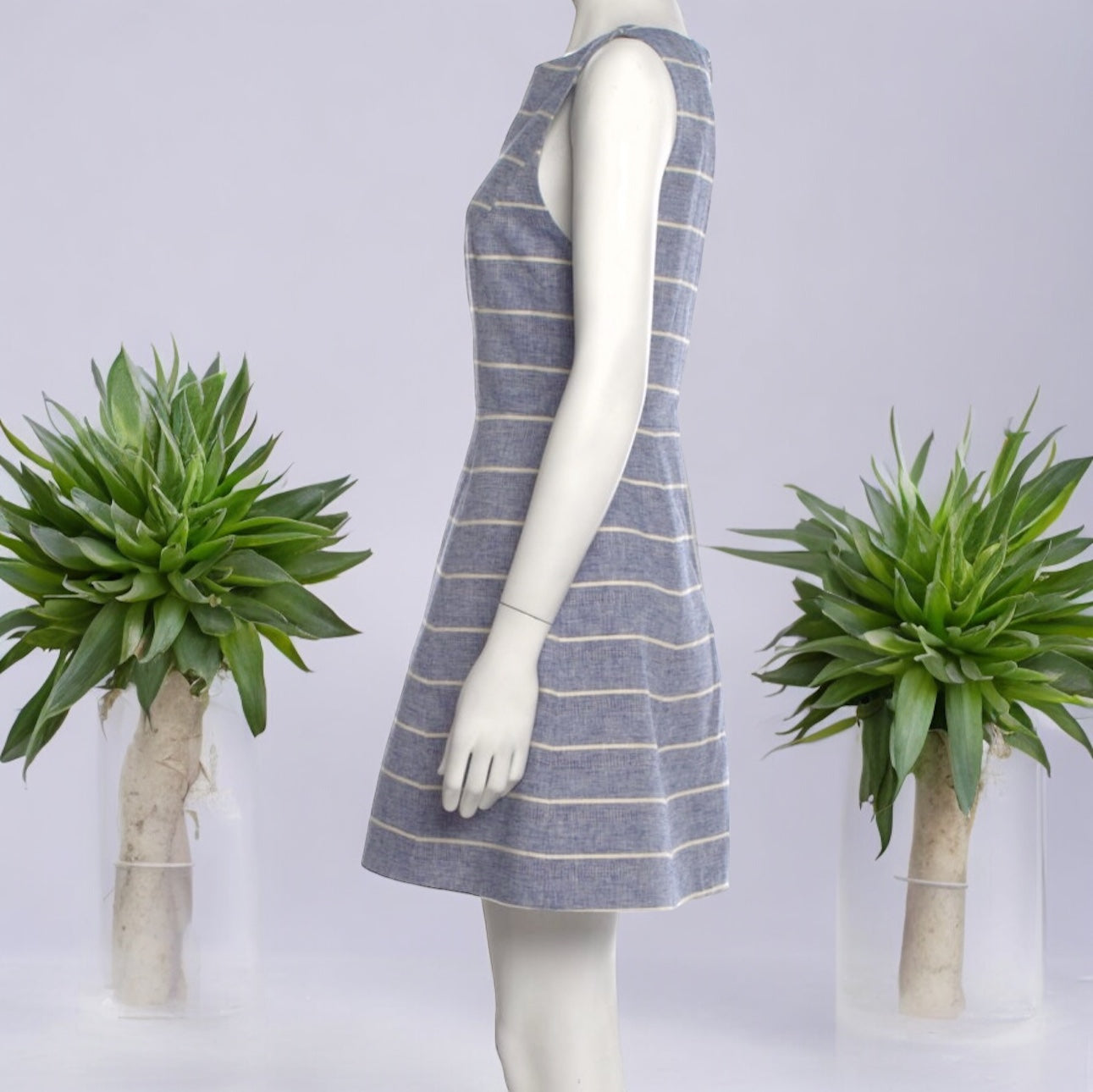 NWT Alice & Olivia Sleeveless Blue & White Striped Lindsey DressBrand New Sold Out Perfect for the warmer months . Very Flattering as it brings in your waist and gives you freedom below ! Lined Zips in the Back Dress this Classic , Minimalist Dress Up . S My Mama Found What