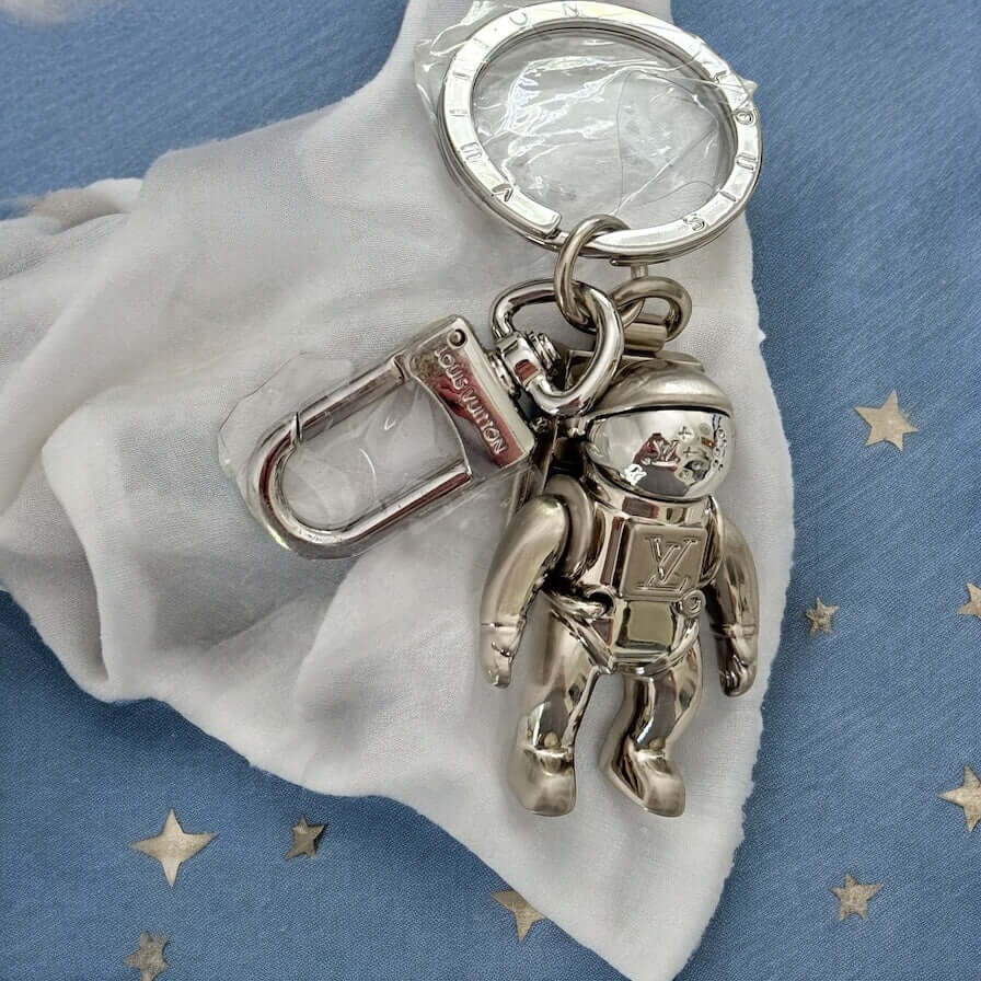 New Louis Vuitton Silver Astronaut Key Ring with Box Upgrade your key game with this funky New Louis Vuitton Silver Astronaut Key Ring. Crafted from solid stainless steel, this rare and hard-to-find key chain features a playful astronaut design that is p My Mama Found What