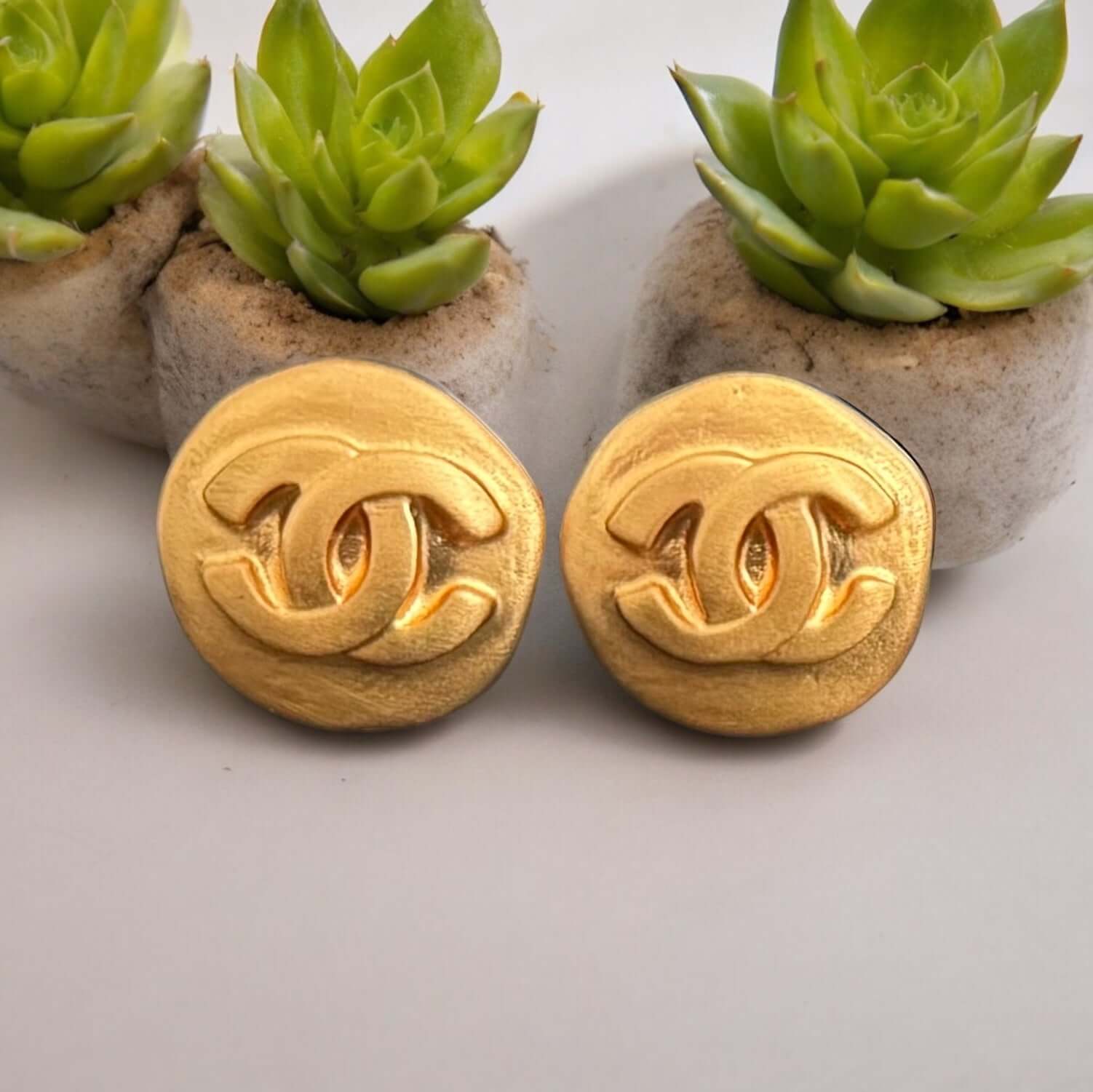 Chanel Bright Gold CC Clip On'sUnleash your bold, adventurous spirit with Chanel Bright Gold CC Clip On's! These classic and iconic earrings feature a bright smooth gold finish and CC logo, perfect for making a statement. With a like-new condition, you'll