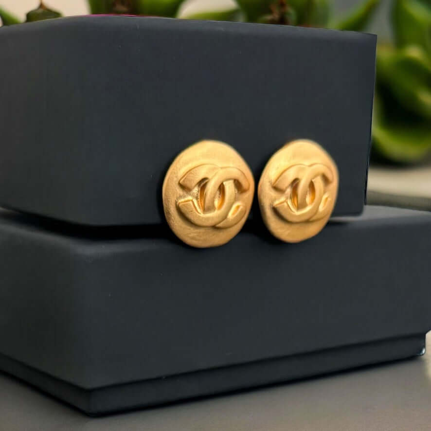 Chanel Bright Gold CC Clip On'sUnleash your bold, adventurous spirit with Chanel Bright Gold CC Clip On's! These classic and iconic earrings feature a bright smooth gold finish and CC logo, perfect for making a statement. With a like-new condition, you'll