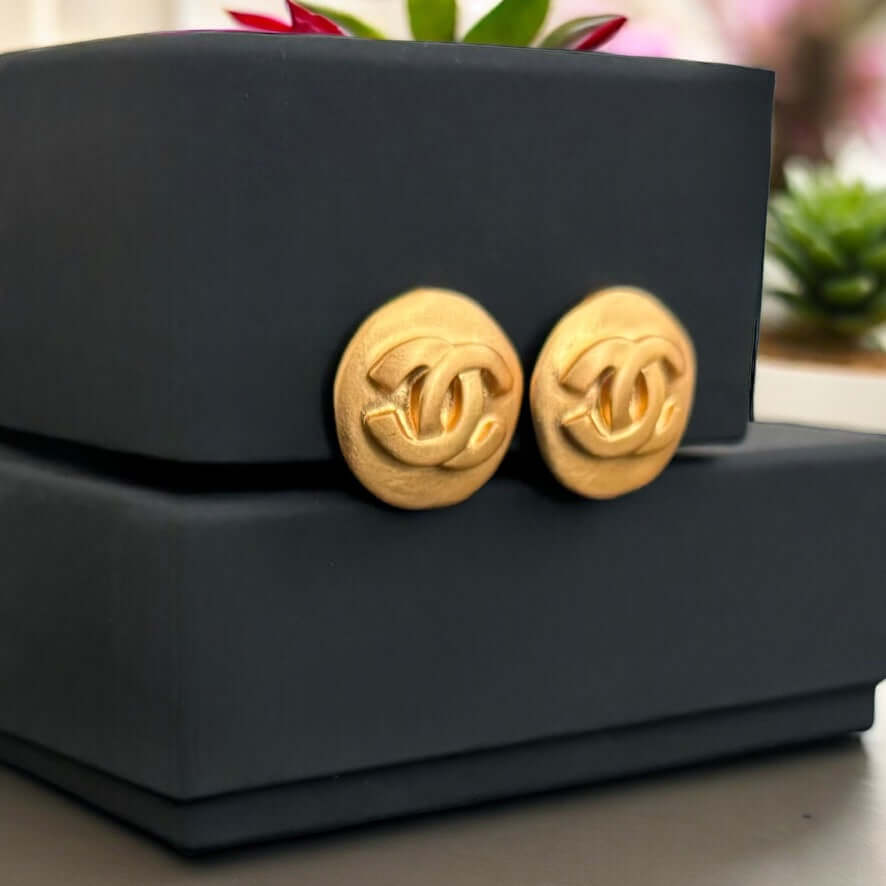 Chanel Bright Gold CC Clip On'sUnleash your bold, adventurous spirit with Chanel Bright Gold CC Clip On's! These classic and iconic earrings feature a bright smooth gold finish and CC logo, perfect for making a statement. With a like-new condition, you'll