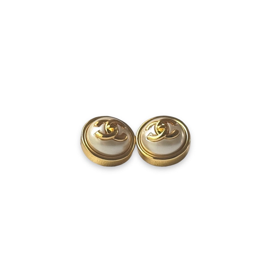 Authentic Chanel Gold CC White Pre-Owned Earrings 24 Italy