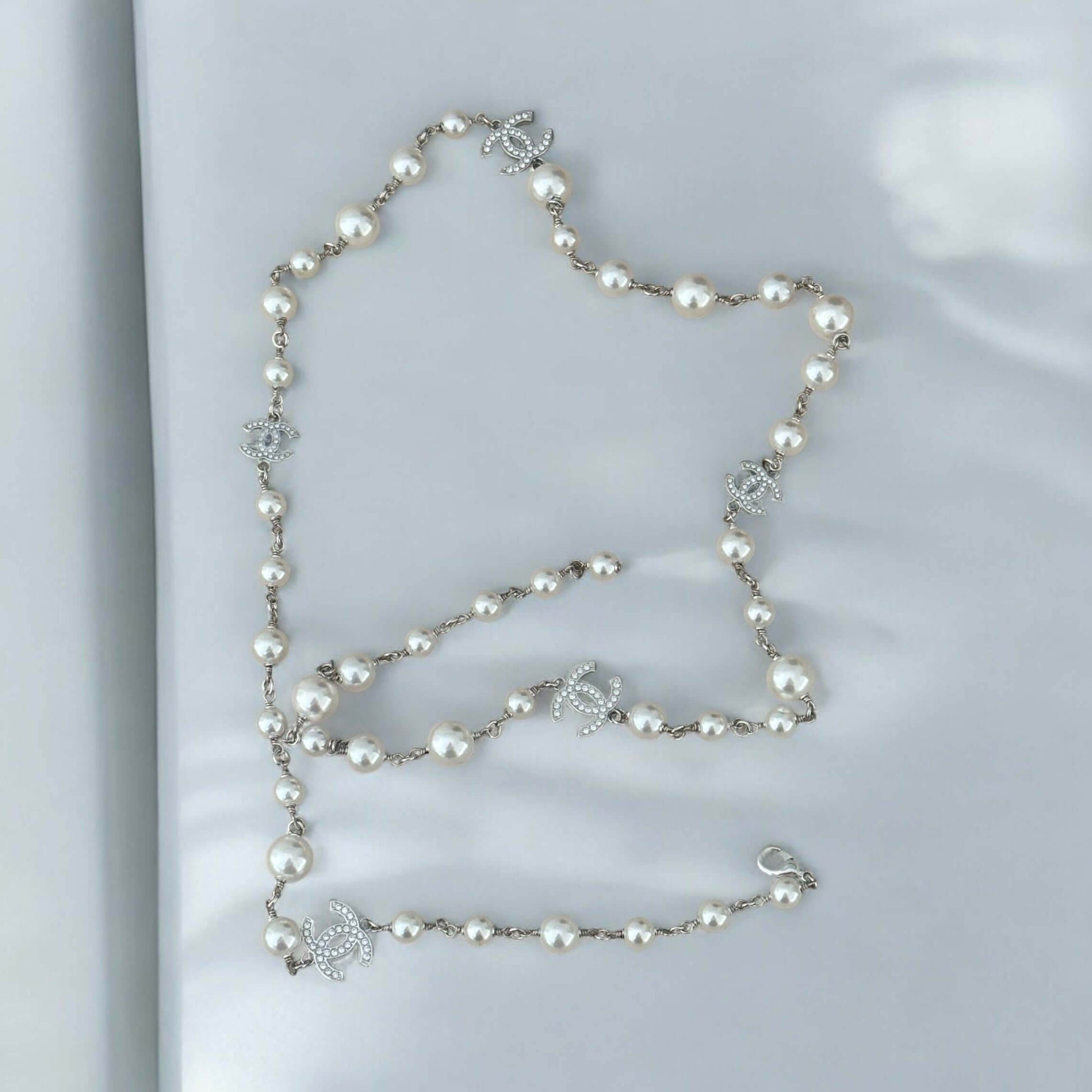 Authentic Chanel CC Pearl Wire Link Necklace 17 Pre-Owned - My Mama Found What 