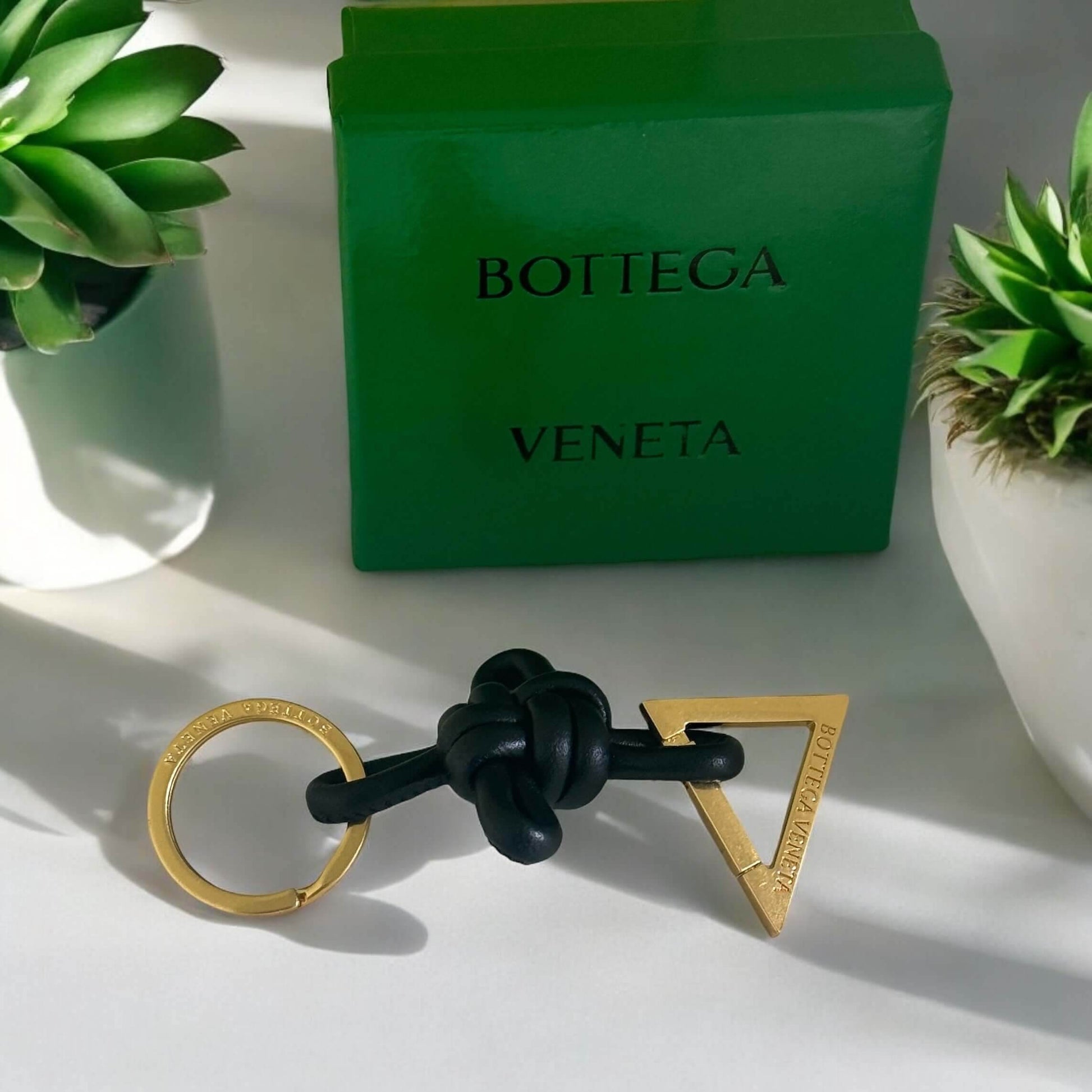 Bottega Veneta Black Leather Knotted Triangle Key Ring Never Used - My Mama Found What 