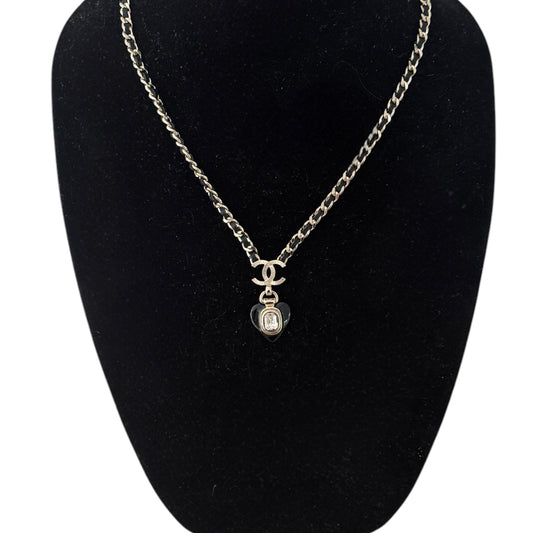 CHANEL CC Gold Black Chain Heart Necklace Pre-owned - My Mama Found What  