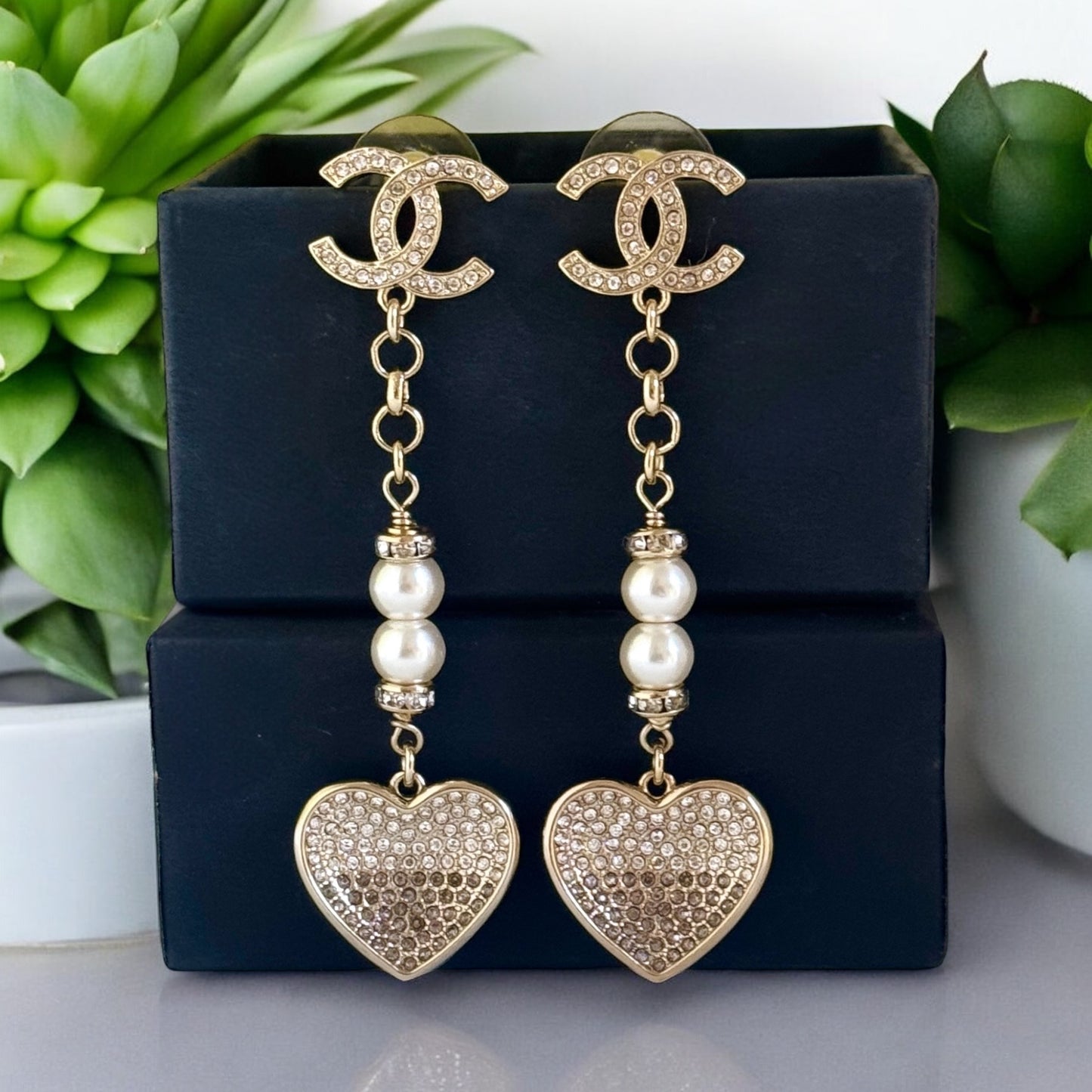CHANEL CC Gold dangle Heart Pre-Owned Earrings - My Mama Found What   My Mama Found What 
