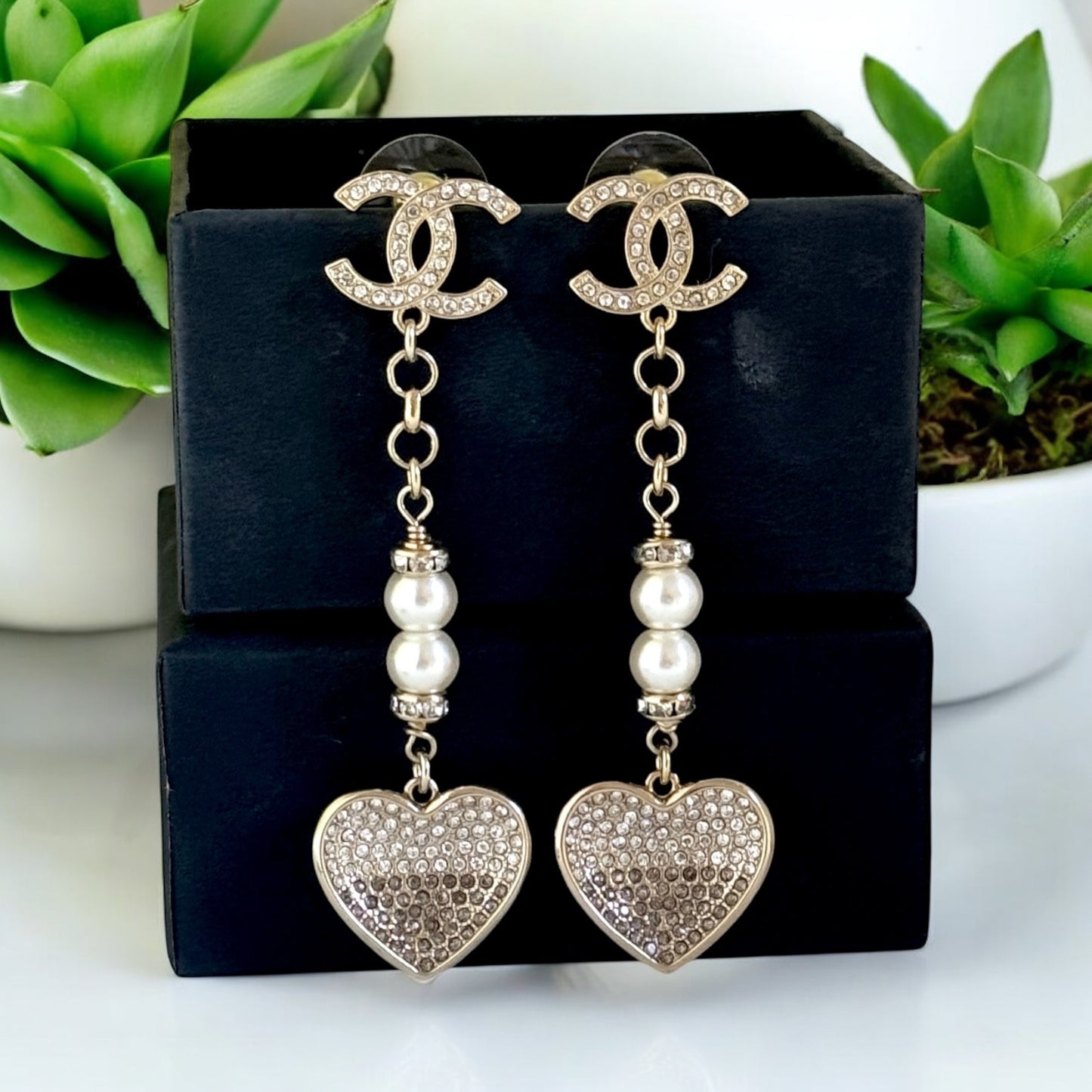 CHANEL CC Gold dangle Heart Pre-Owned Earrings - My Mama Found What   My Mama Found What 