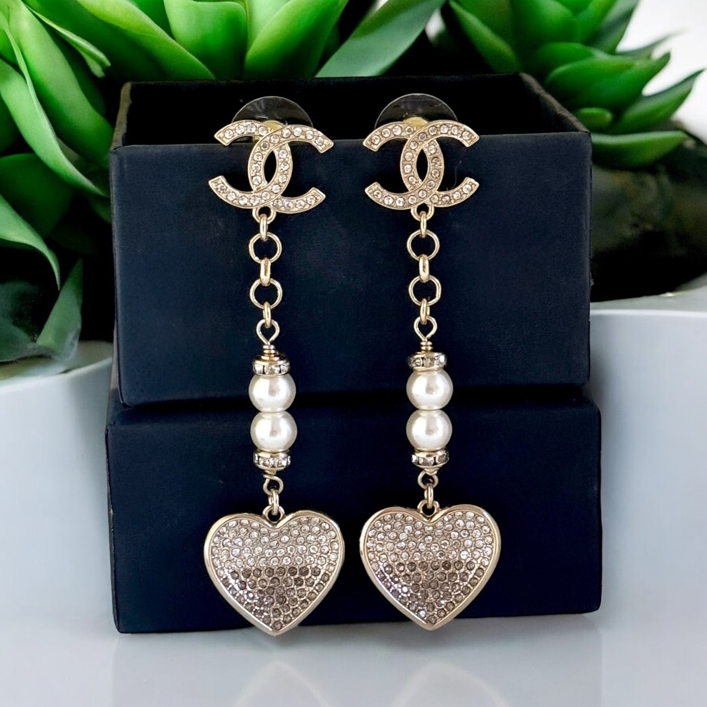 CHANEL CC Gold dangle Heart Pre-Owned Earrings - My Mama Found What   My Mama Found What 