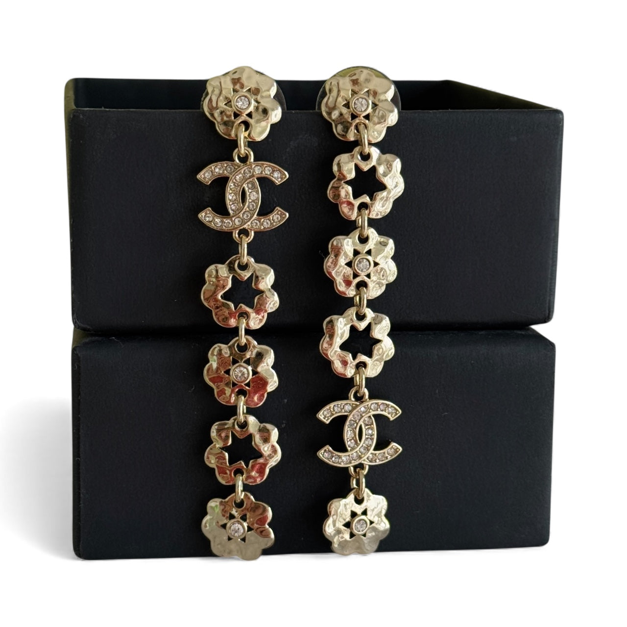 CHANEL Gold CC Floral Cut Out’s Dangle Earrings Pre-Owned - My Mama Found What  