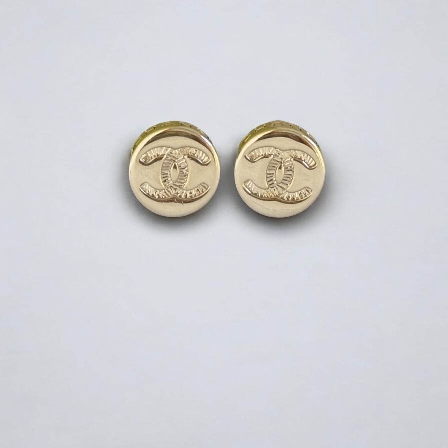 CHANEL CC Gold w/ engraved CC Round Pre-Owned Earrings - My Mama Found What 