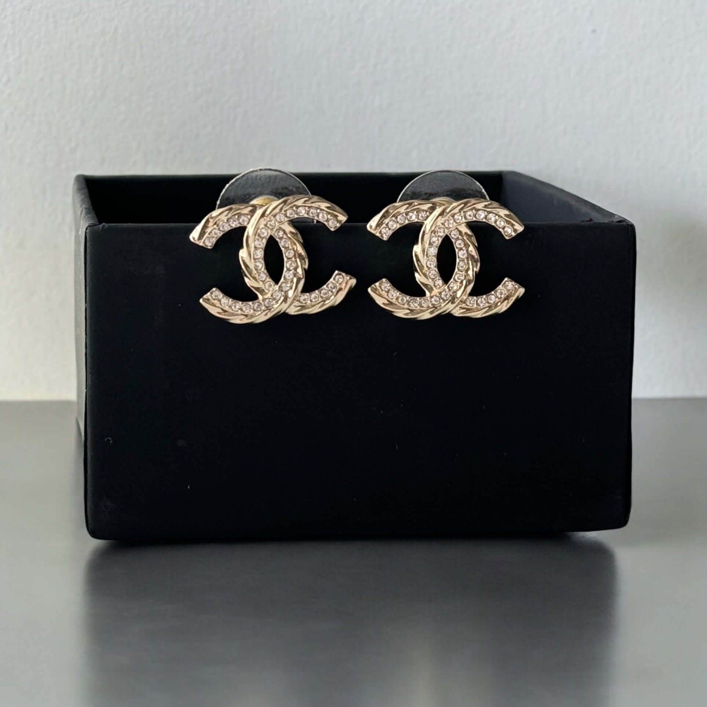 CHANEL Gold CC with crystal accents and texture Pre-Owned Earrings - My Mama Found What  My Mama Found What 