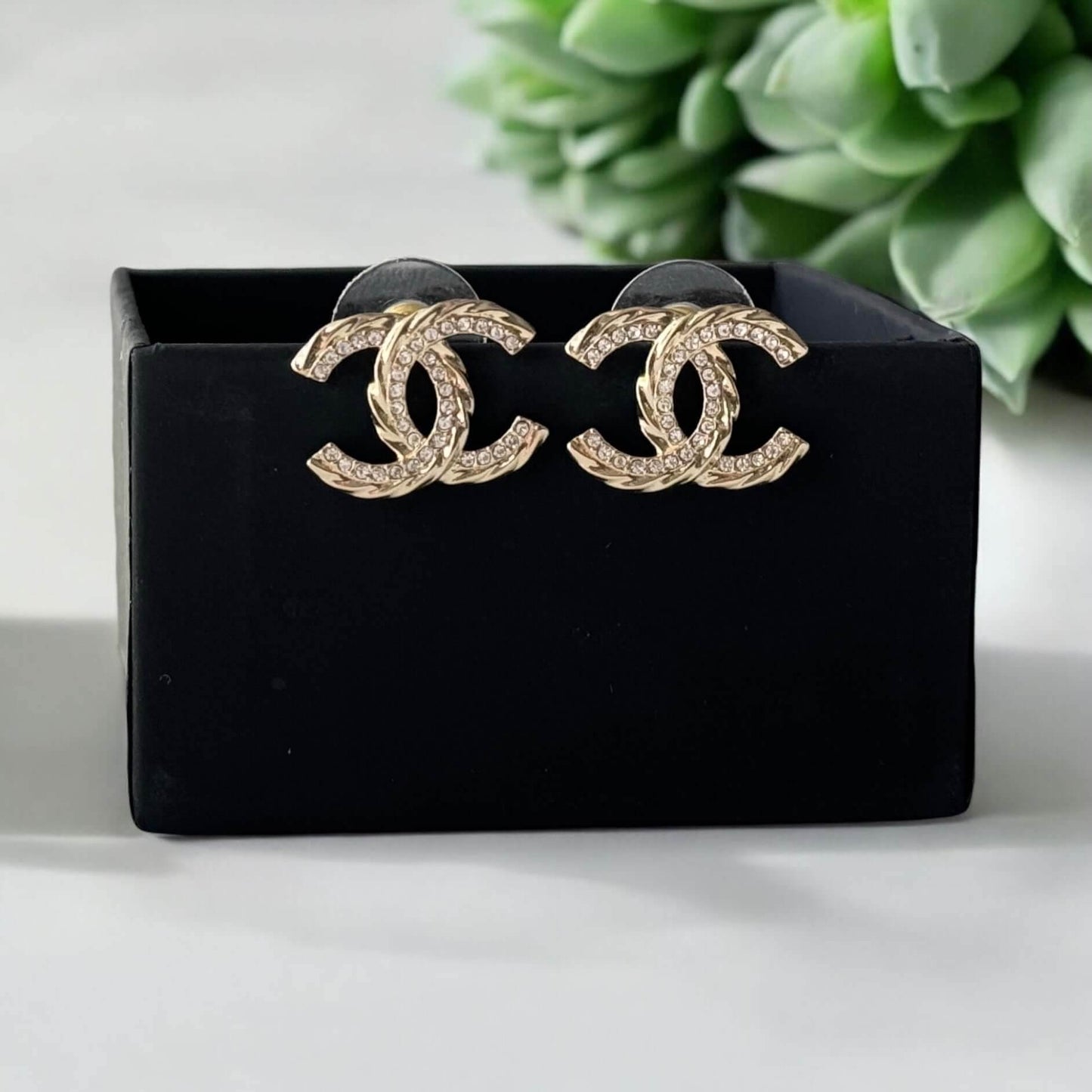 CHANEL Gold CC with crystal accents and texture Pre-Owned Earrings - My Mama Found What  My Mama Found What 