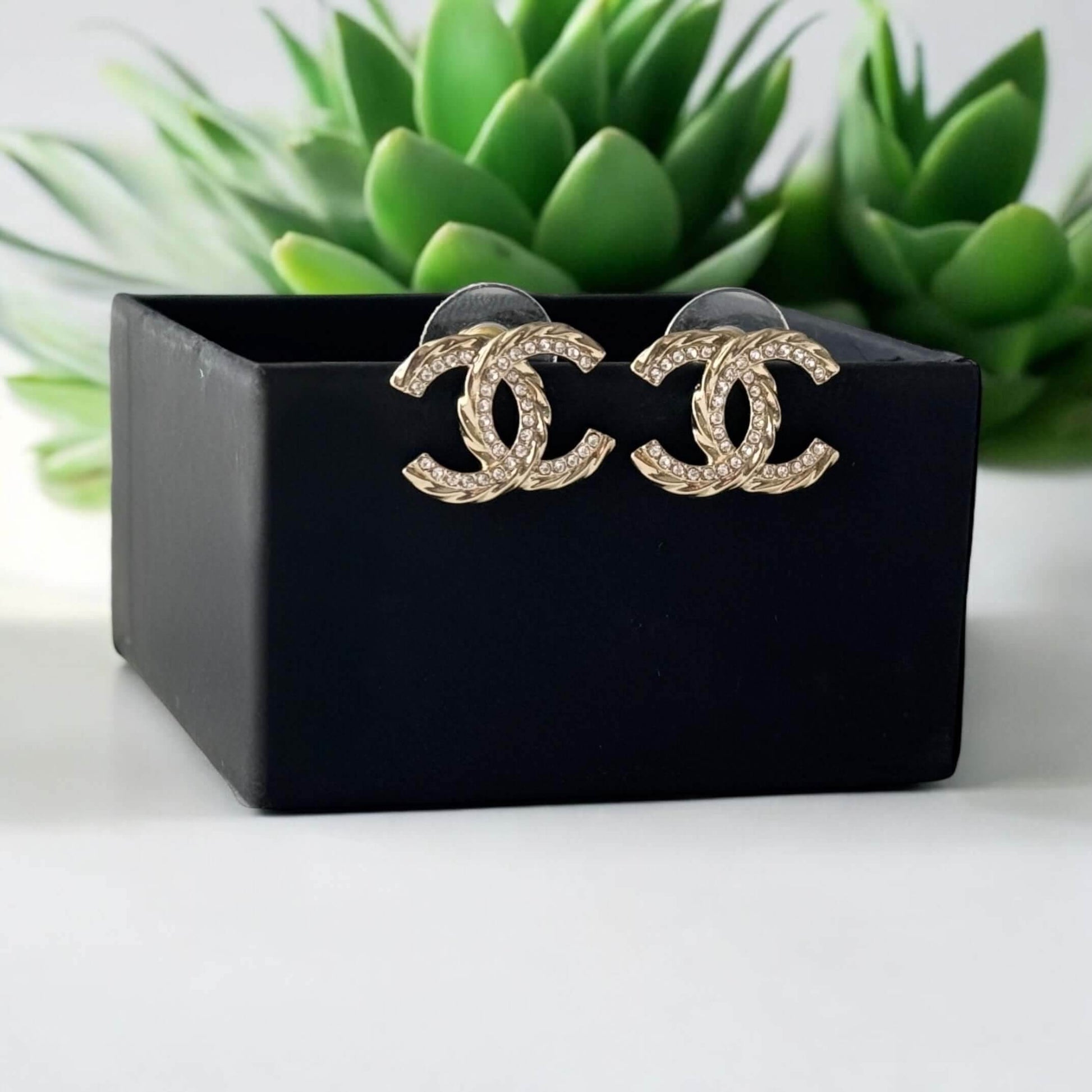 CHANEL Gold CC with crystal accents and texture Pre-Owned Earrings - My Mama Found What 