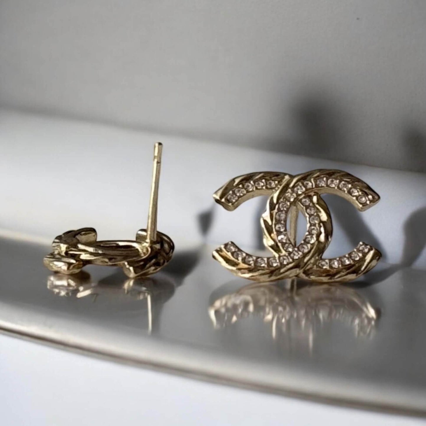 CHANEL Gold CC with crystal accents and texture Pre-Owned Earrings - My Mama Found What  My Mama Found What 