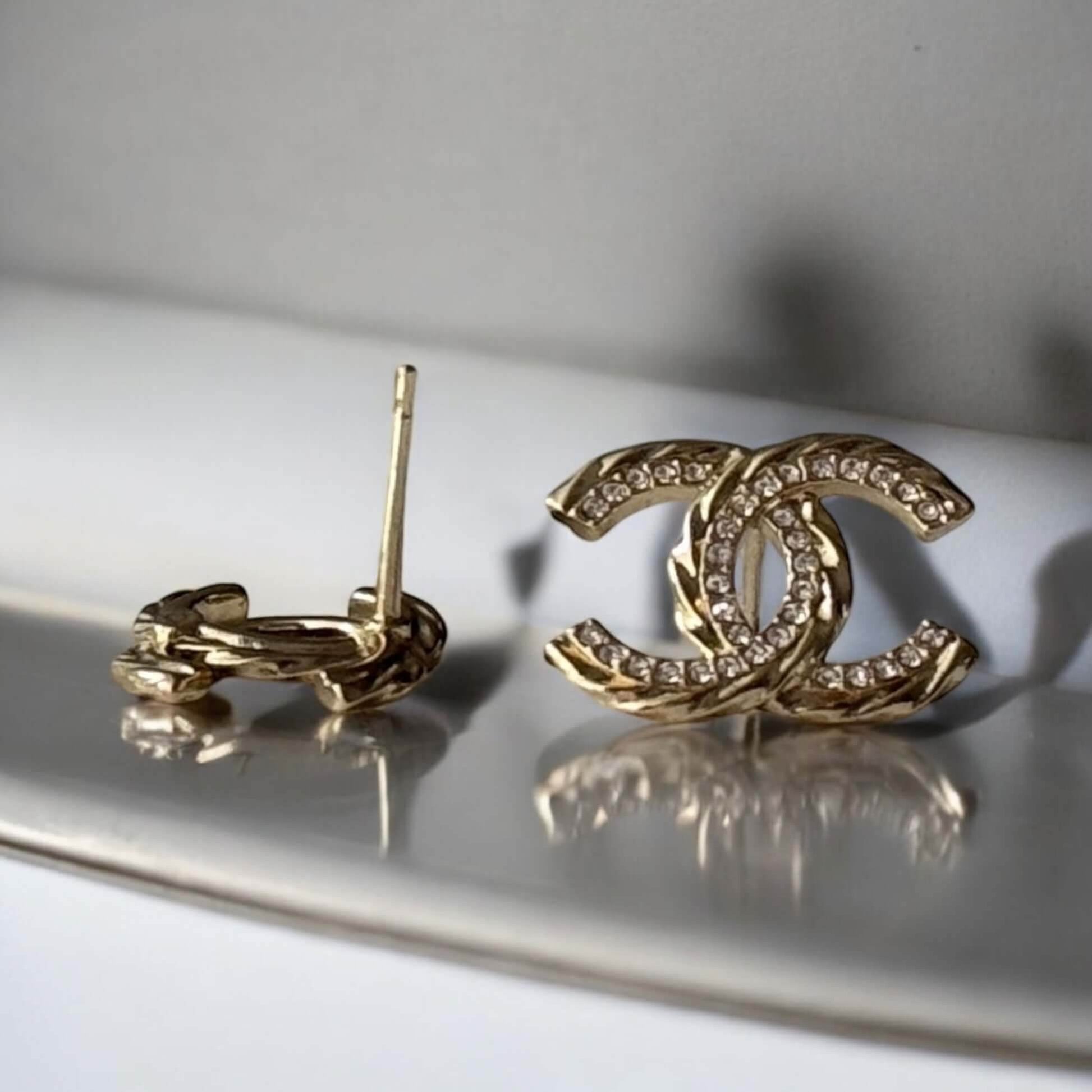 CHANEL Gold CC with crystal accents and texture Pre-Owned Earrings - My Mama Found What 