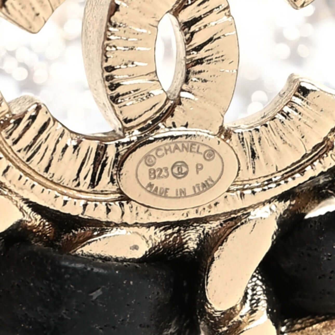 Chanel 5 Gold/Blk Pre-Owned B 23 P - My Mama Found What 