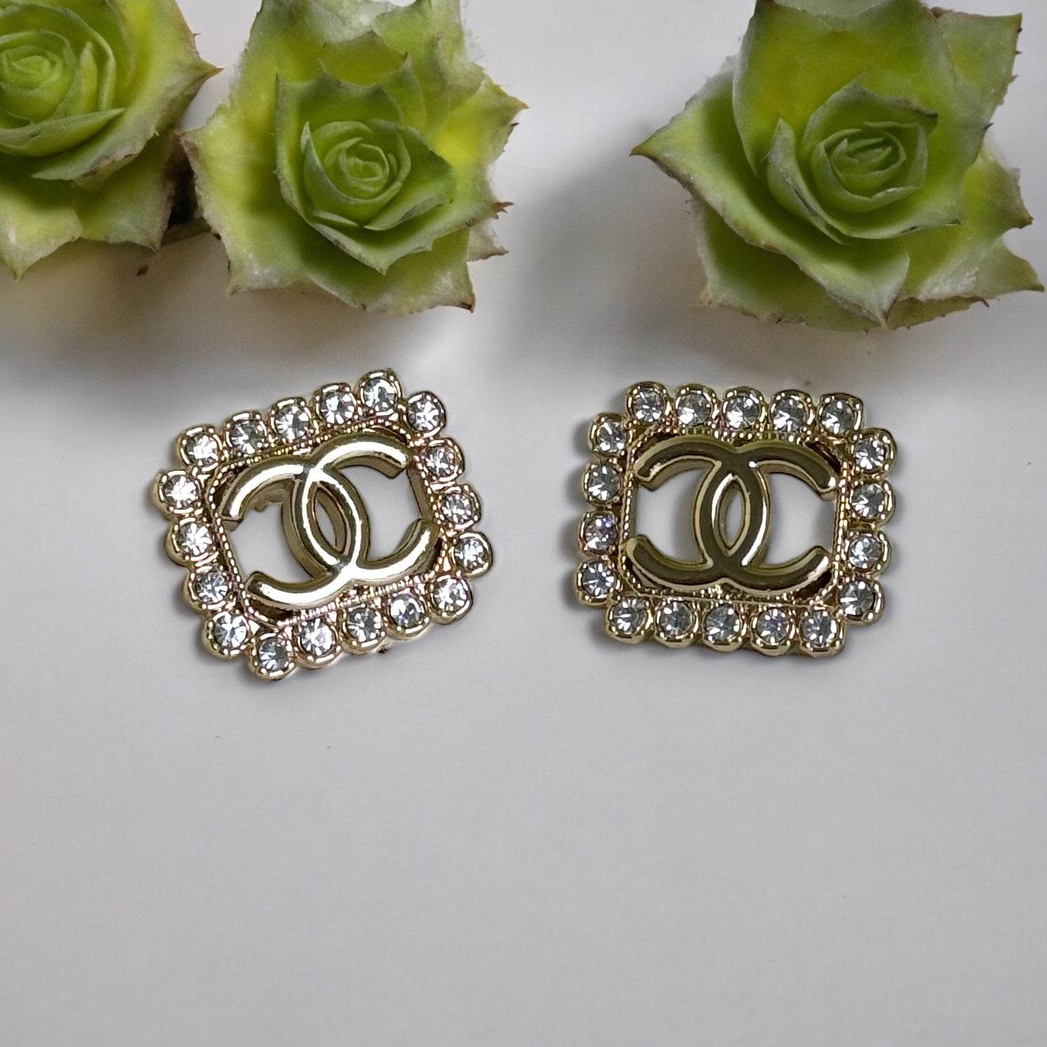 Chanel Gold CC crystals Pre-Owned - My Mama Found What 
