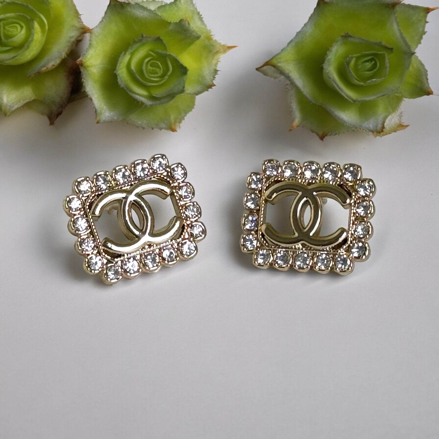 Chanel Gold CC crystals Pre-Owned - My Mama Found What 