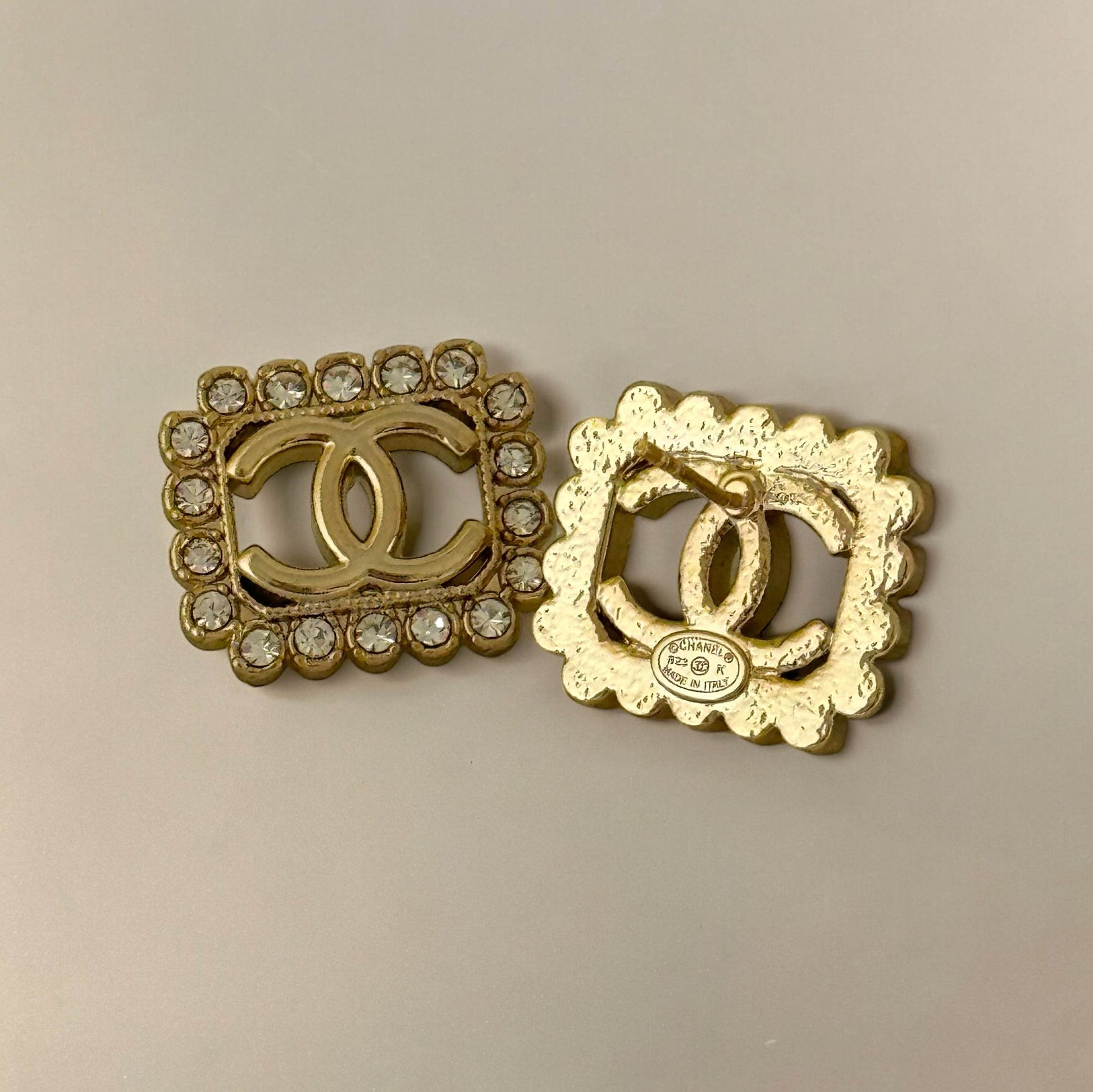 Chanel Gold CC crystals Pre-Owned - My Mama Found What 