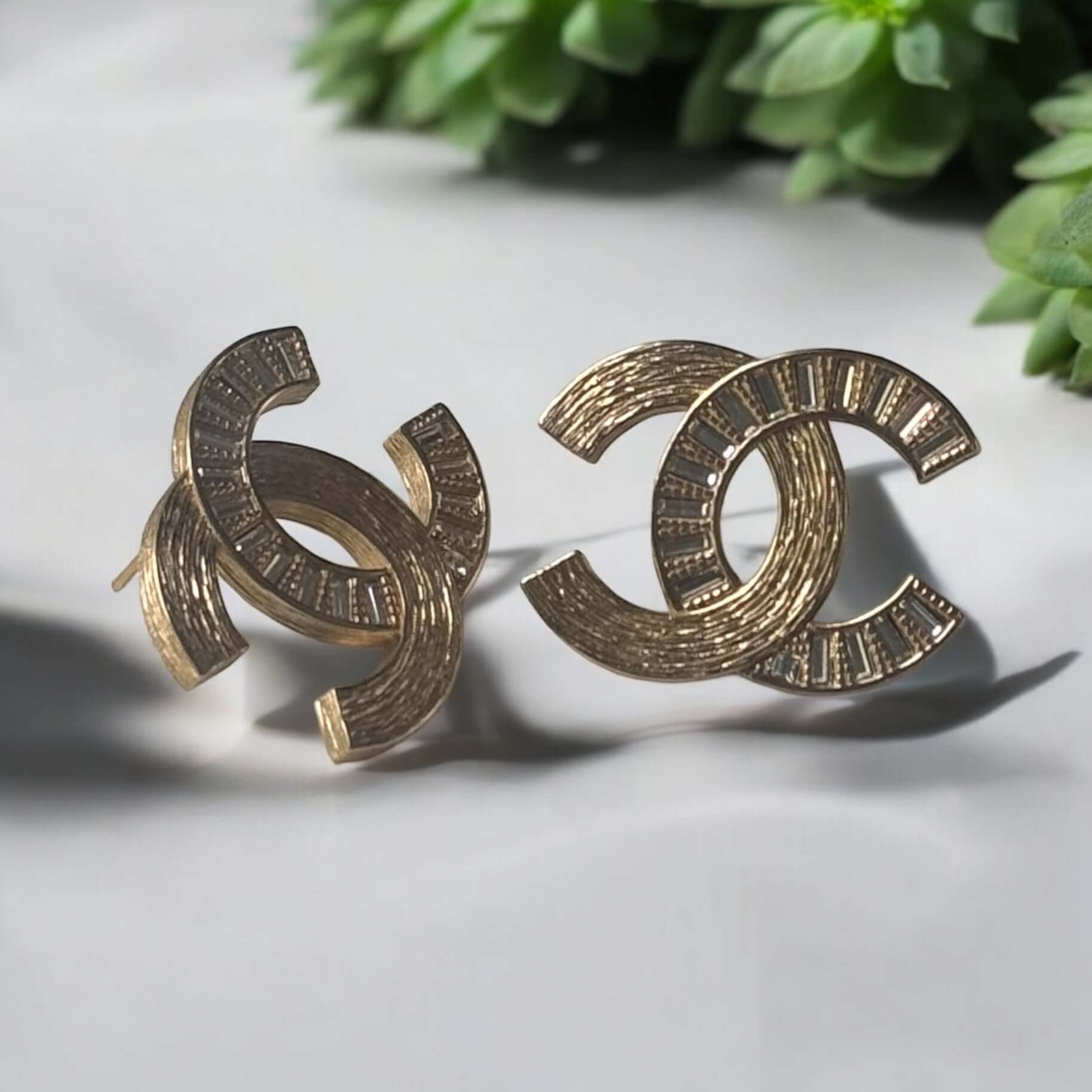 Pre-Owned Chanel Gold CC w/ Texture & Crystals - My Mama Found What  