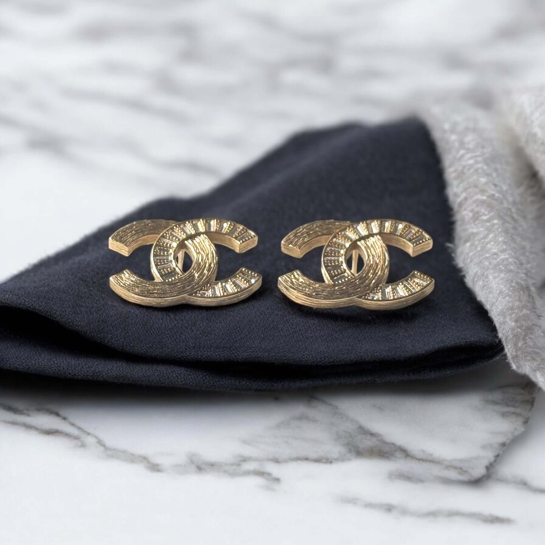 Pre-Owned Chanel Gold CC w/ Texture & Crystals - My Mama Found What  