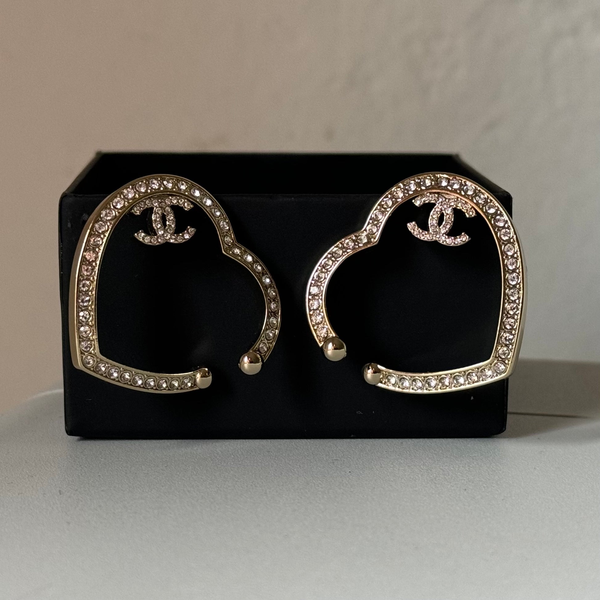 CHANEL CC authentic,pre-owned CHANEL jewelry, CC, Like New, luxury designer , gift , on sale, CHANEL ,hard to find Pre-Owned , Luxury Designer, Authentic Chanel Gold Plated Big Cut Out Heart with Crystals Clip On EarringsGold Chanel Big Cut Out Heart Earrings with smaller clear crystals along the edges Purchased at an Estate Sale - The woman was an avid collector of high-end luxury designer jewelry , acces