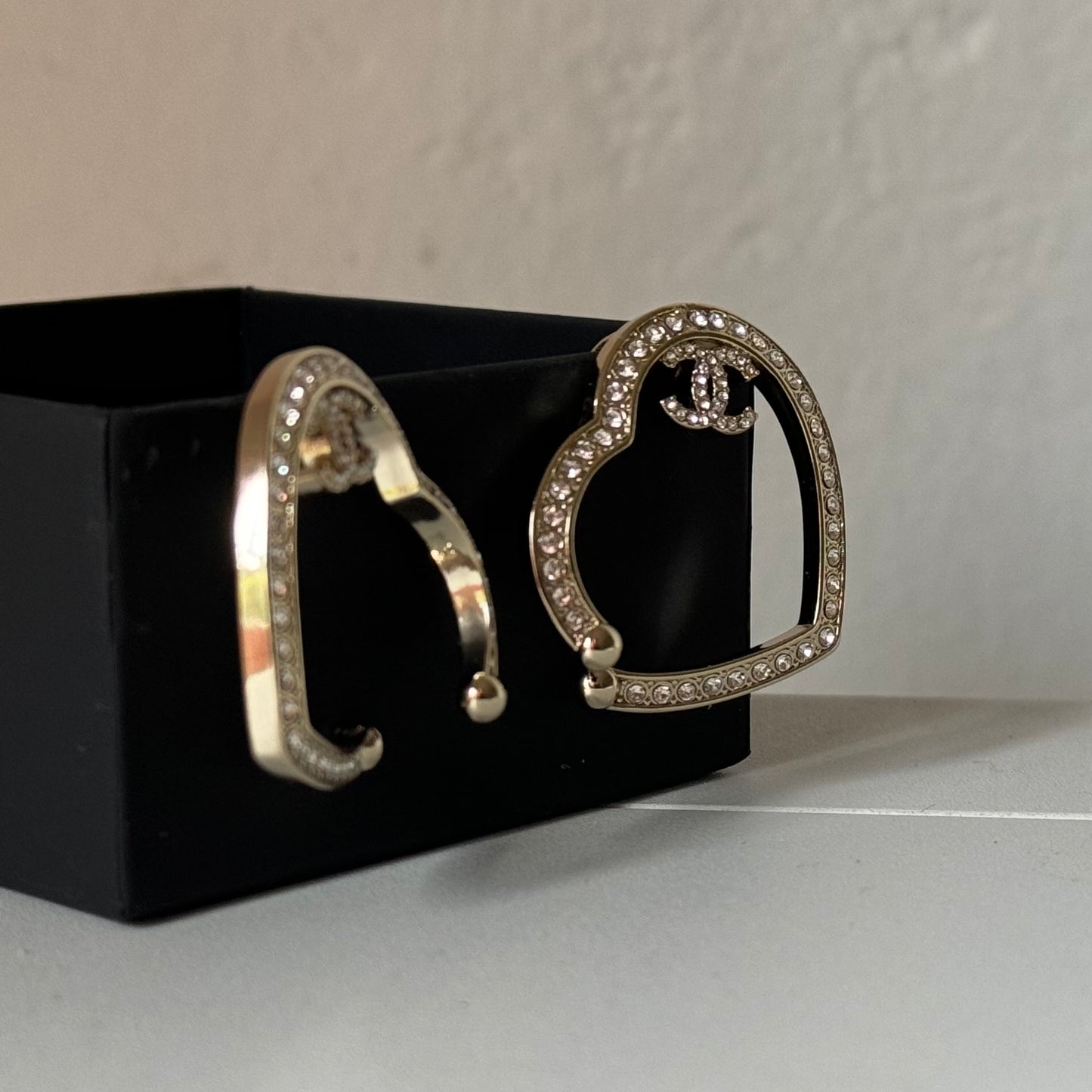 CHANEL CC authentic,pre-owned CHANEL jewelry, CC, Like New, luxury designer , gift , on sale, CHANEL ,hard to find Pre-Owned , Luxury Designer, Authentic Chanel Gold Plated Big Cut Out Heart with Crystals Clip On EarringsGold Chanel Big Cut Out Heart Earrings with smaller clear crystals along the edges Purchased at an Estate Sale - The woman was an avid collector of high-end luxury designer jewelry , acces My Mama Found What 