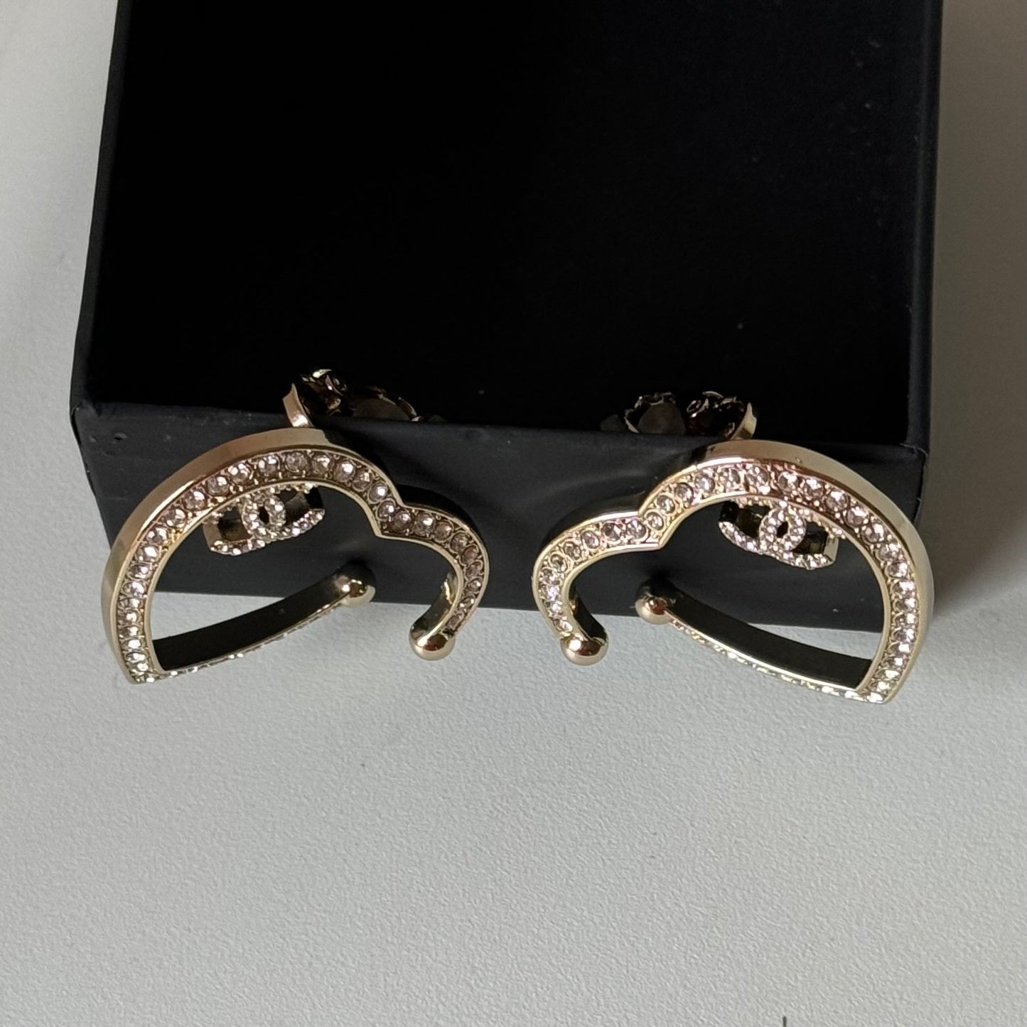 CHANEL CC authentic,pre-owned CHANEL jewelry, CC, Like New, luxury designer , gift , on sale, CHANEL ,hard to find Pre-Owned , Luxury Designer, Authentic Chanel Gold Plated Big Cut Out Heart with Crystals Clip On EarringsGold Chanel Big Cut Out Heart Earrings with smaller clear crystals along the edges Purchased at an Estate Sale - The woman was an avid collector of high-end luxury designer jewelry , acces My Mama Found What 