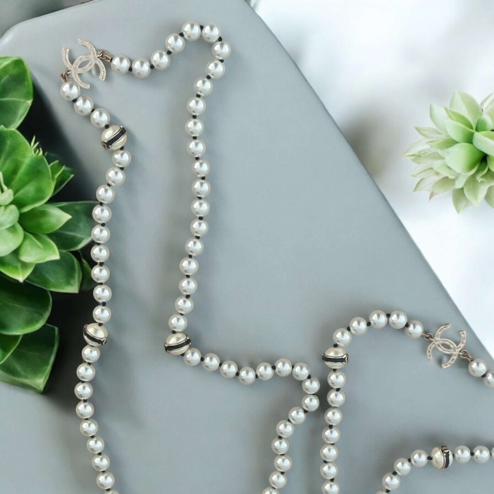 Chanel Pearl Gold CC Pre-Owned Necklace - My Mama Found What  