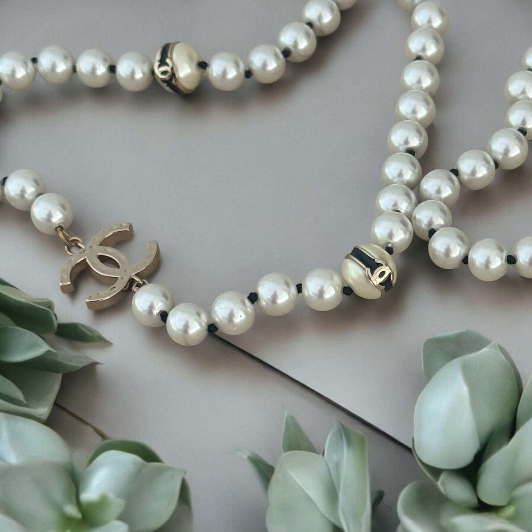 Chanel Pearl Gold CC Pre-Owned Necklace - My Mama Found What  