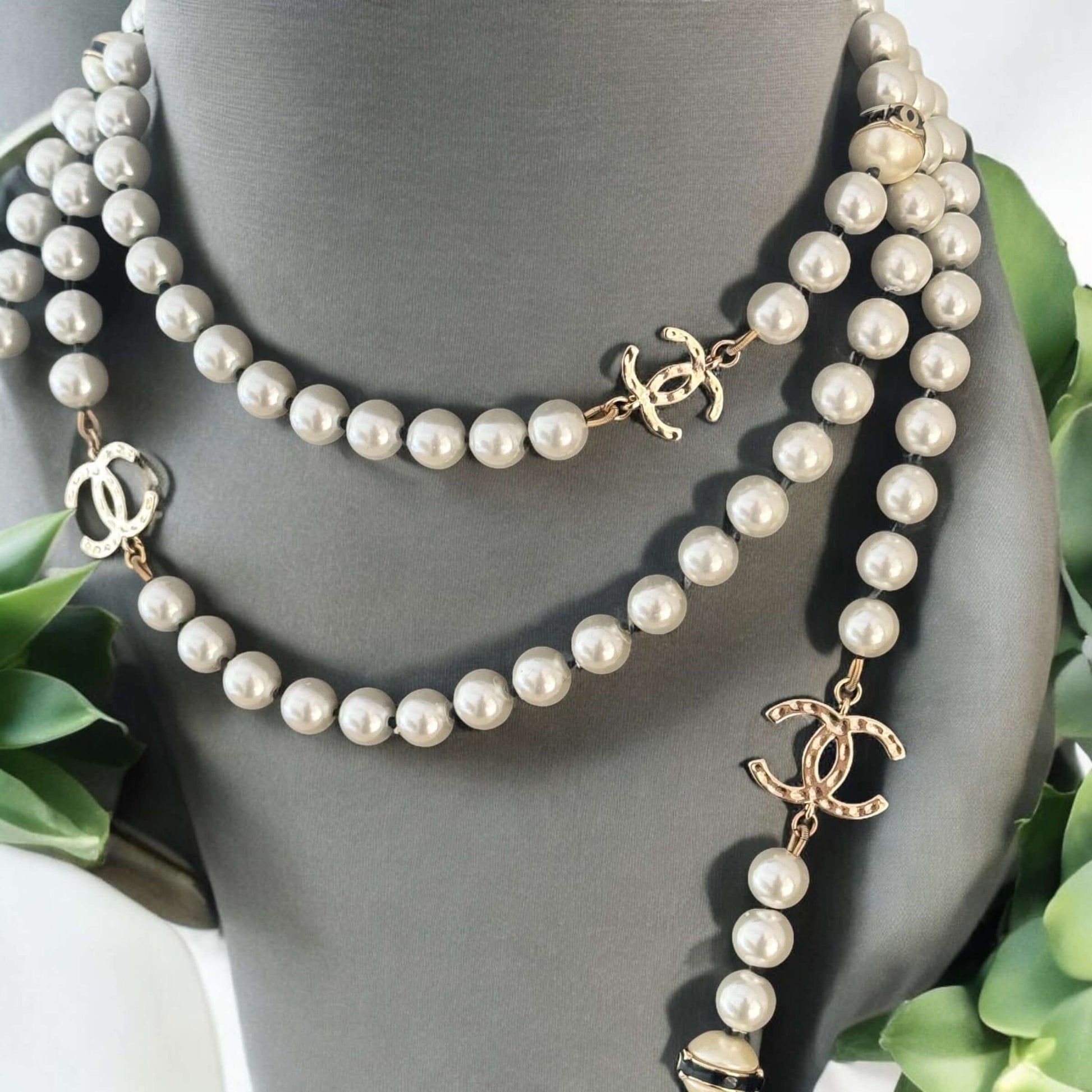 Chanel Pearl Gold CC Pre-Owned Necklace - My Mama Found What  