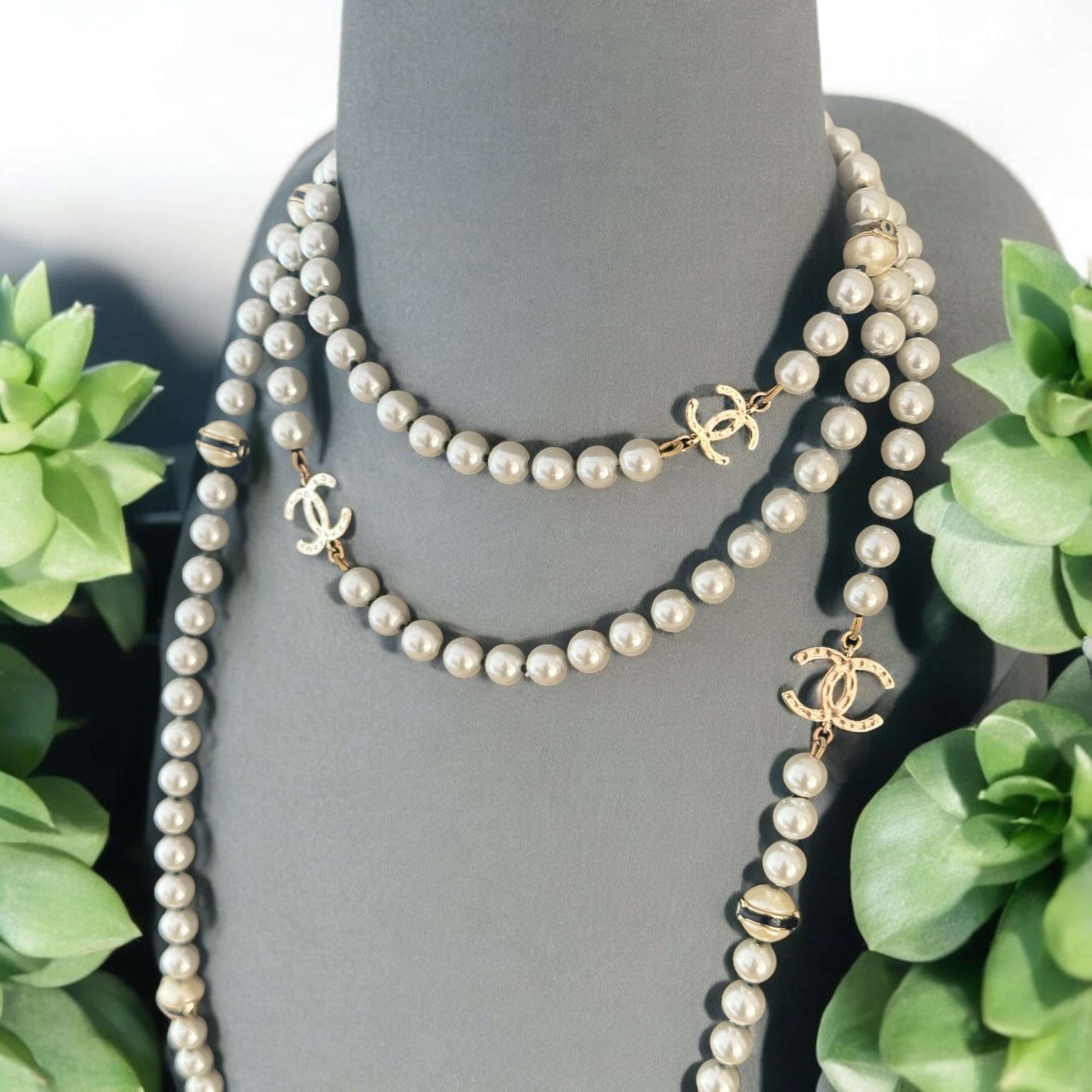 Chanel Pearl Gold CC Pre-Owned Necklace - My Mama Found What  