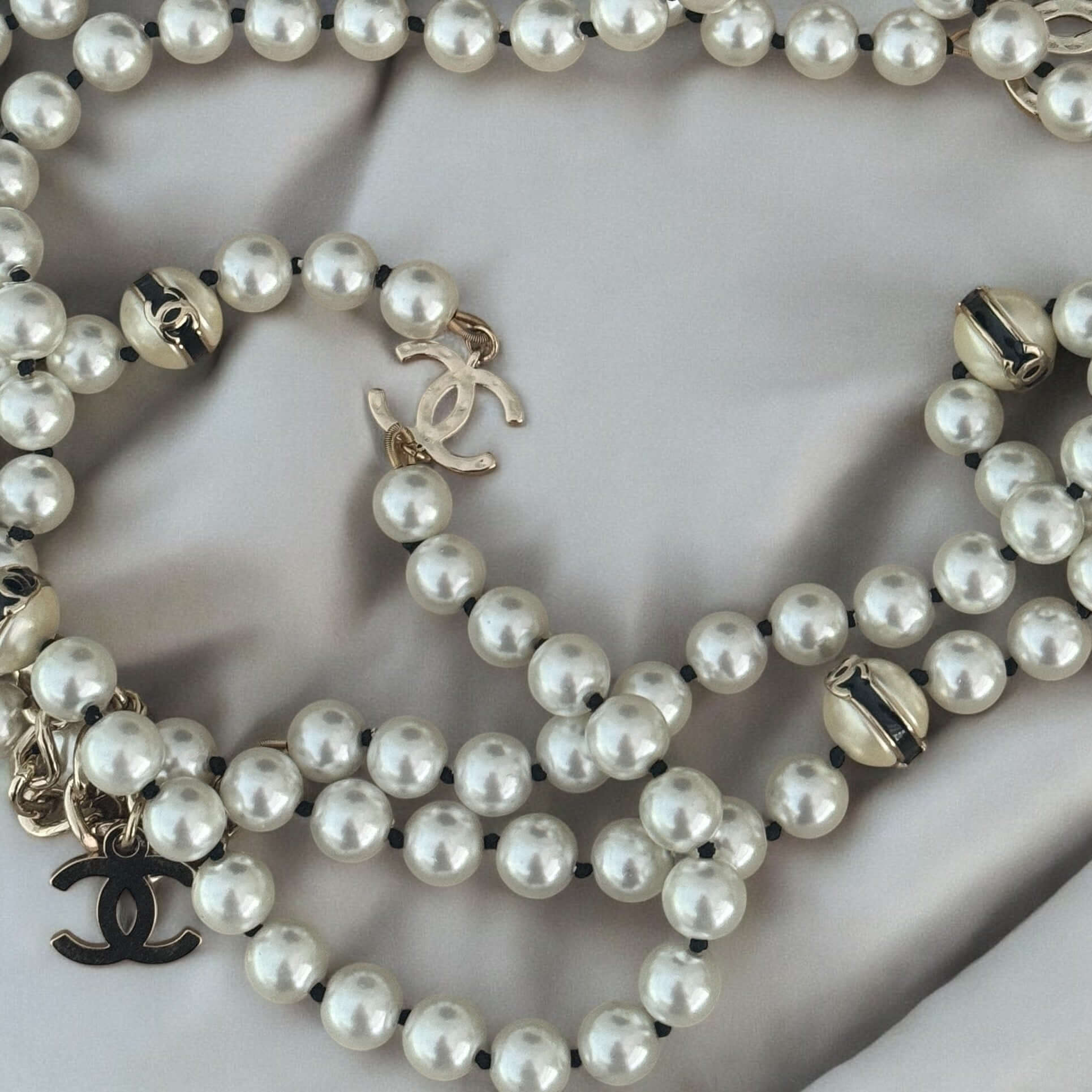 Chanel Pearl Gold CC Pre-Owned Necklace - My Mama Found What  
