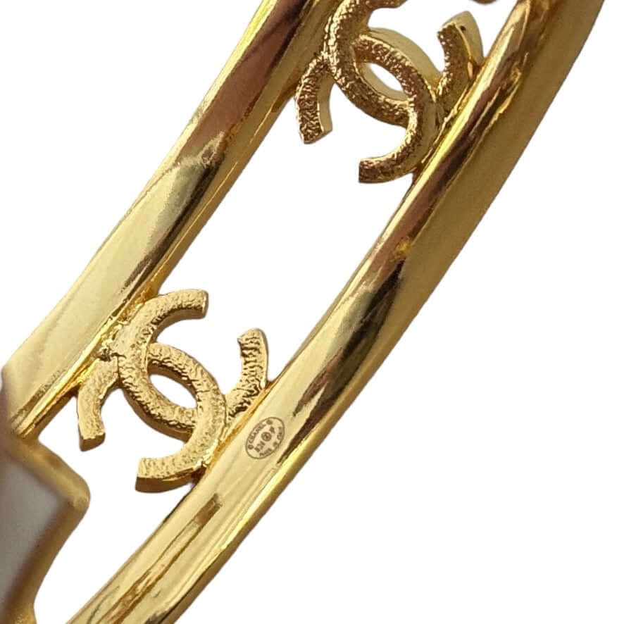 Chanel Strass CC Enamel Cuff 24 Pre-Owned - My Mama Found What  