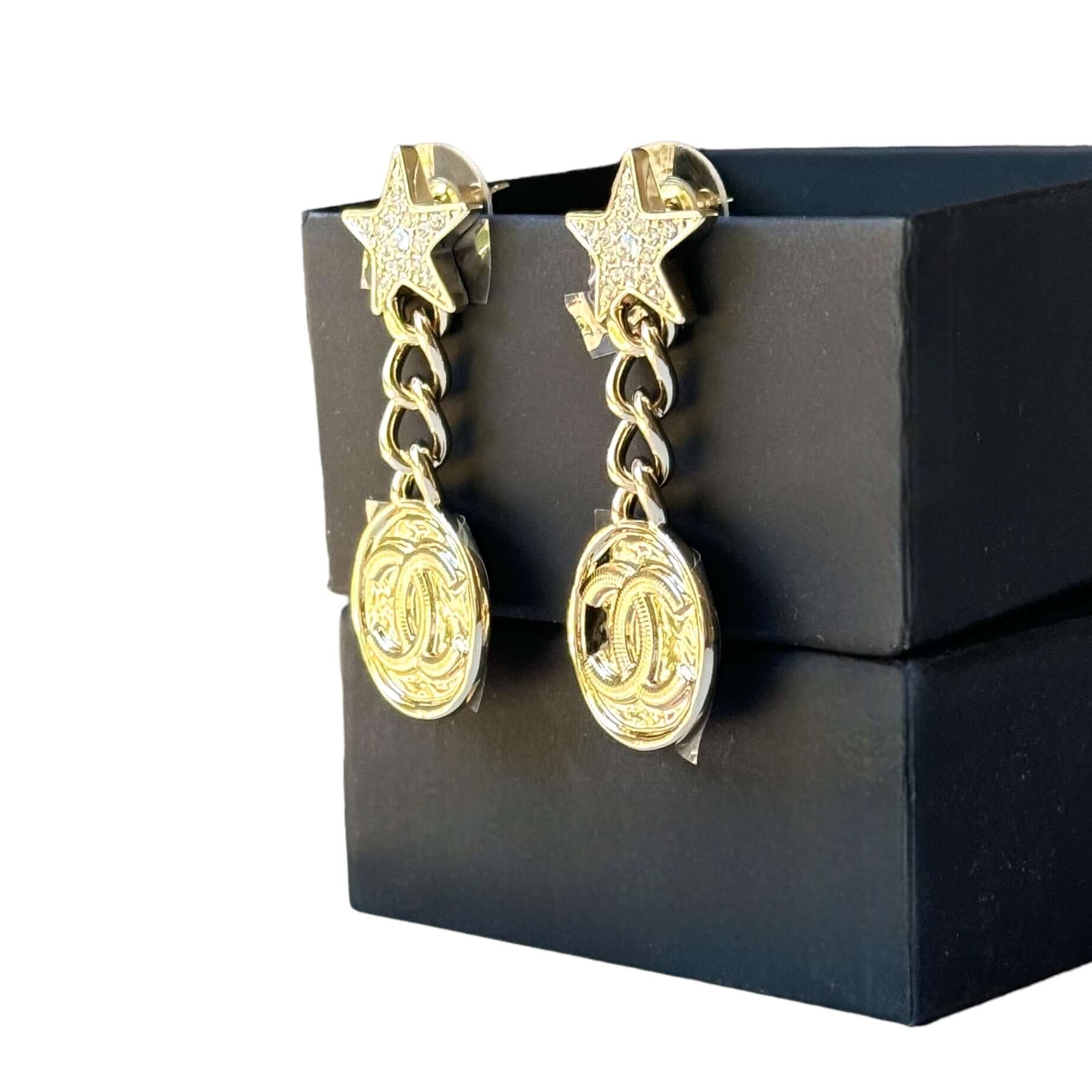 Chanel Strass Stars Dangle CC Earrings Pre-Owned - My Mama Found What  