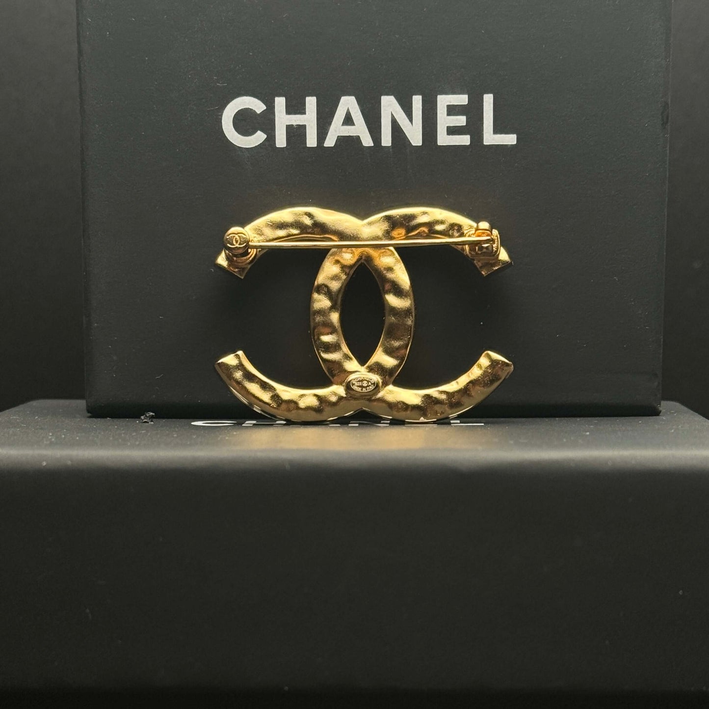 Authentic Chanel CC Textured Gold Brooch Pre-Owned