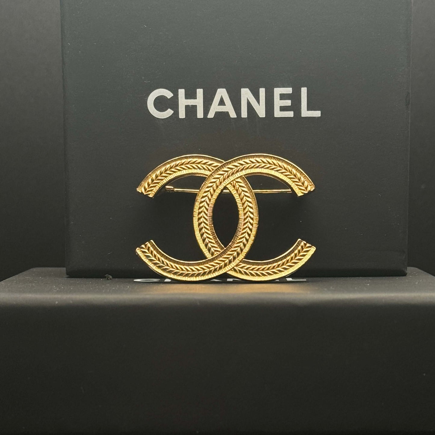 Authentic Chanel CC Textured Gold Brooch Pre-Owned