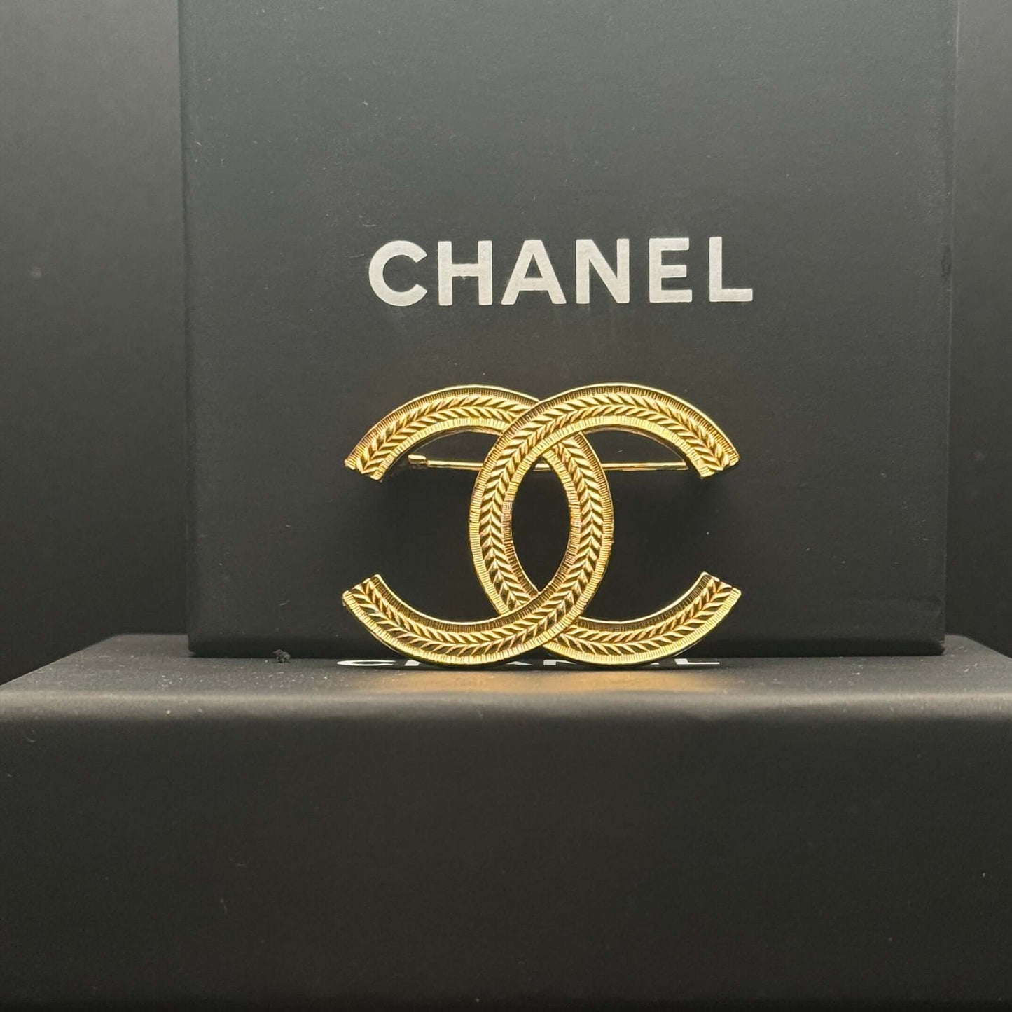 Authentic Chanel CC Textured Gold Brooch Pre-Owned