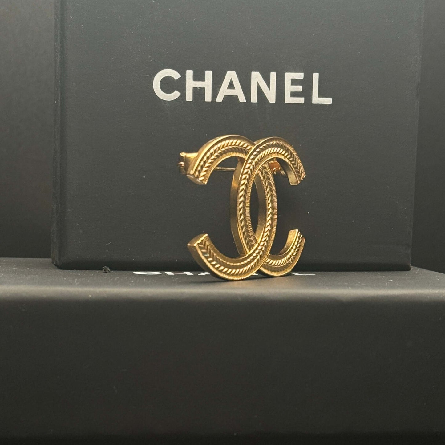 Authentic Chanel CC Textured Gold Brooch Pre-Owned