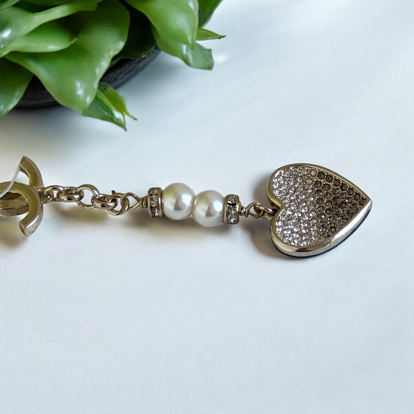CHANEL CC Gold dangle Heart Pre-Owned Earrings - My Mama Found What   My Mama Found What 