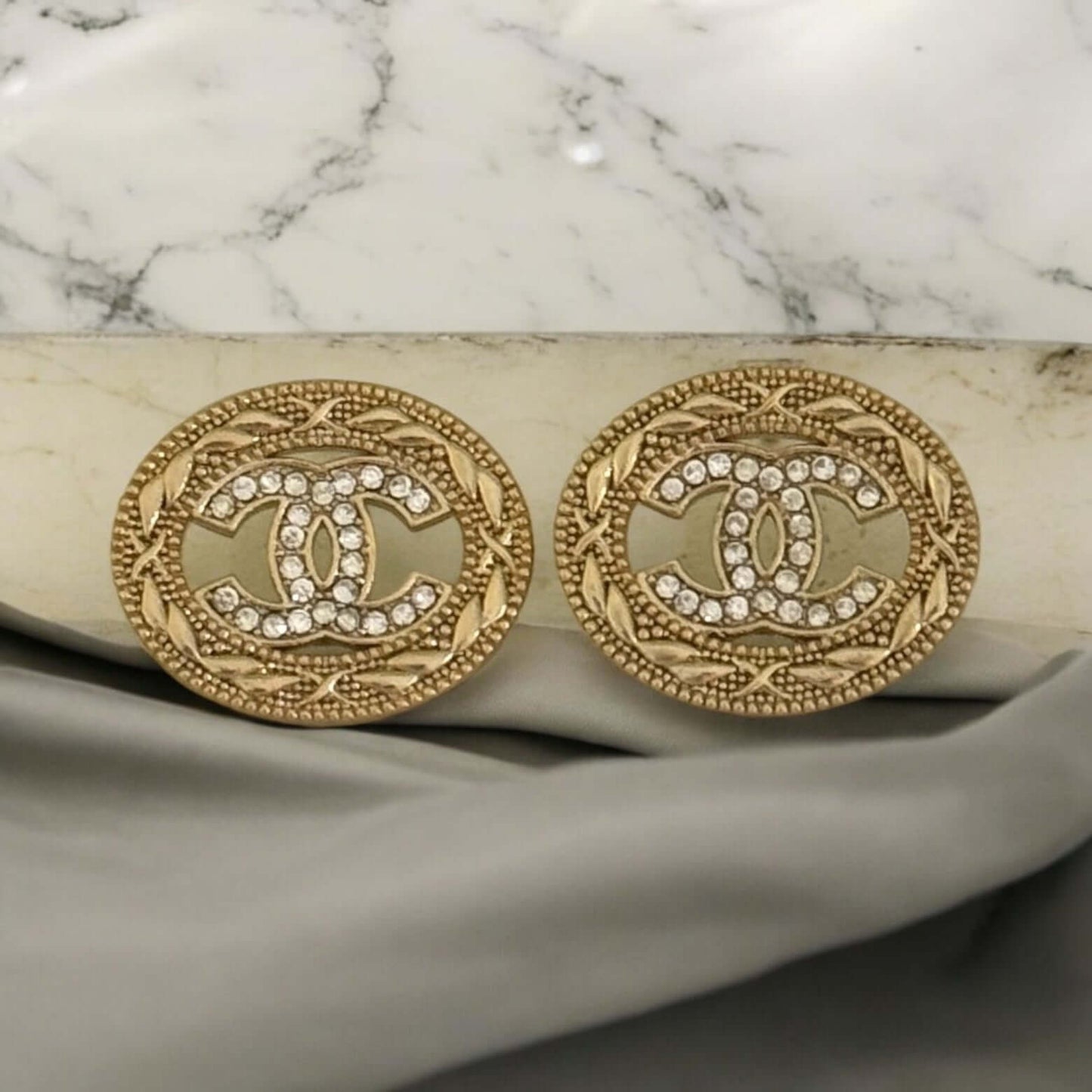 Pre-Owned Chanel Authentic Gold Crystal CC Earrings