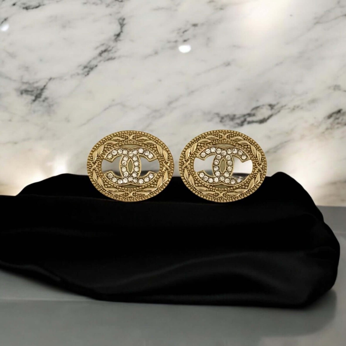 Pre-Owned Chanel Authentic Gold Crystal CC Earrings